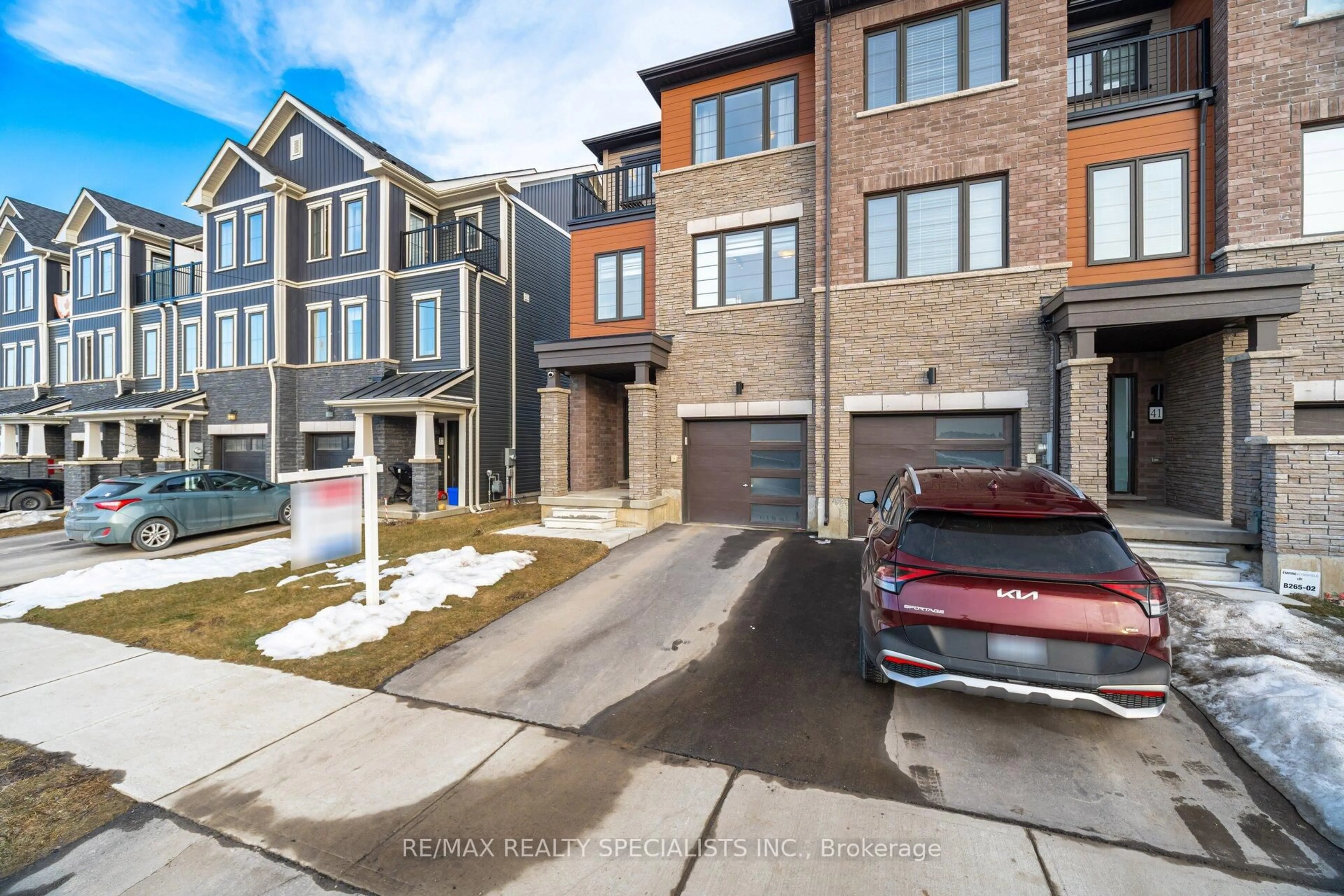 A pic from outside/outdoor area/front of a property/back of a property/a pic from drone, street for 39 Baskett St, Brantford Ontario N3T 0W4