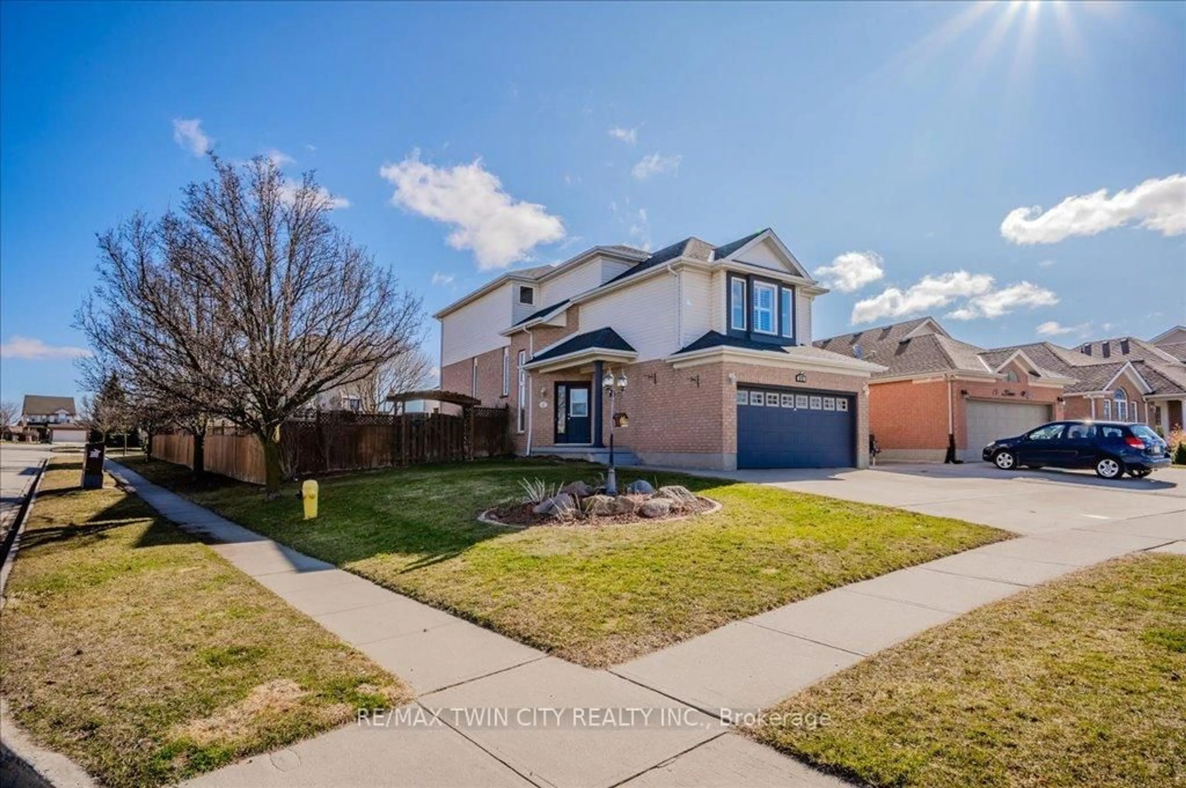 Home with brick exterior material, street for 11 Acorn Way, Cambridge Ontario N1R 8M3