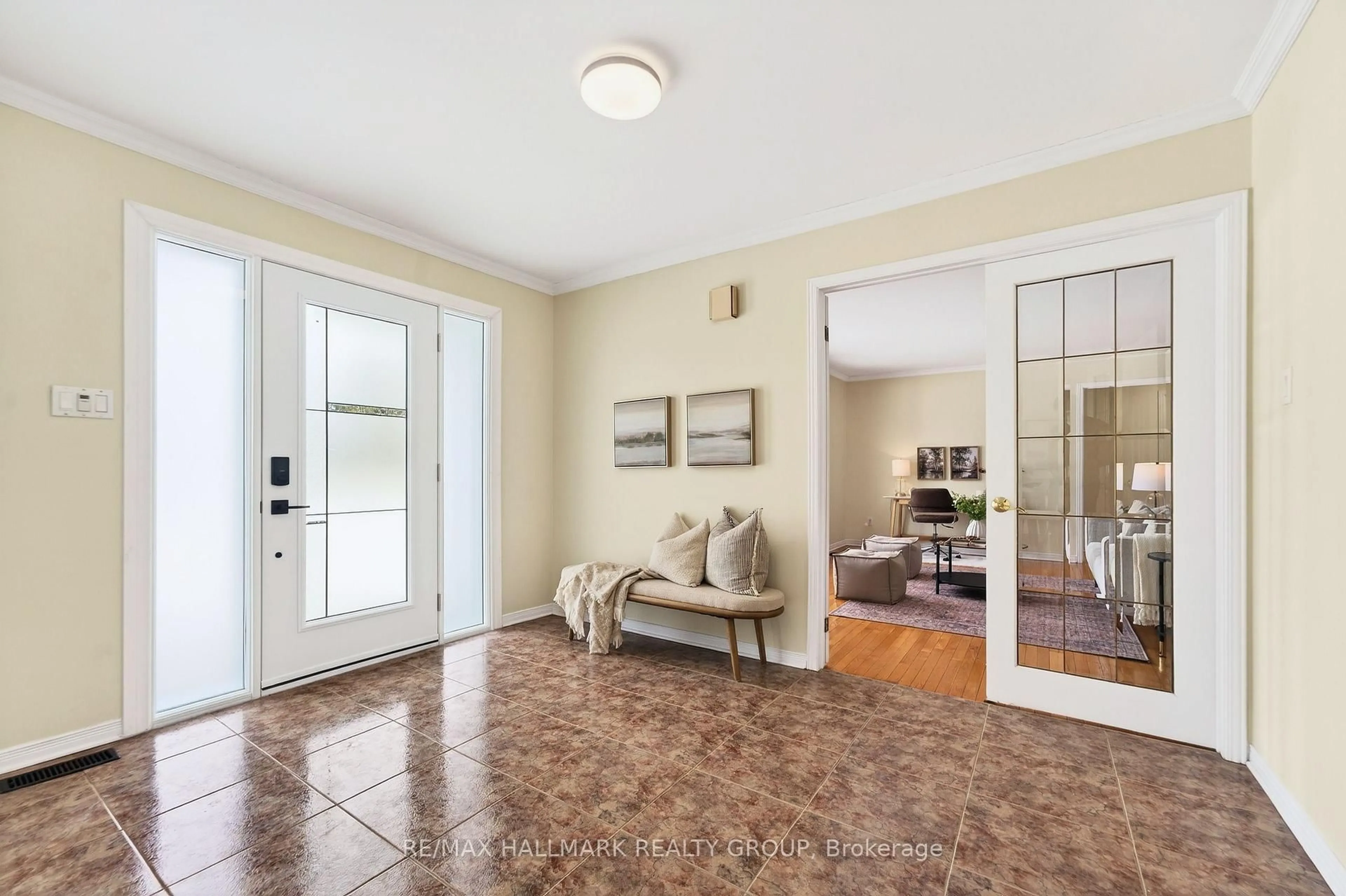 Indoor entryway for 2349 Brennan Park Dr, Ottawa Ontario K4C 1H6