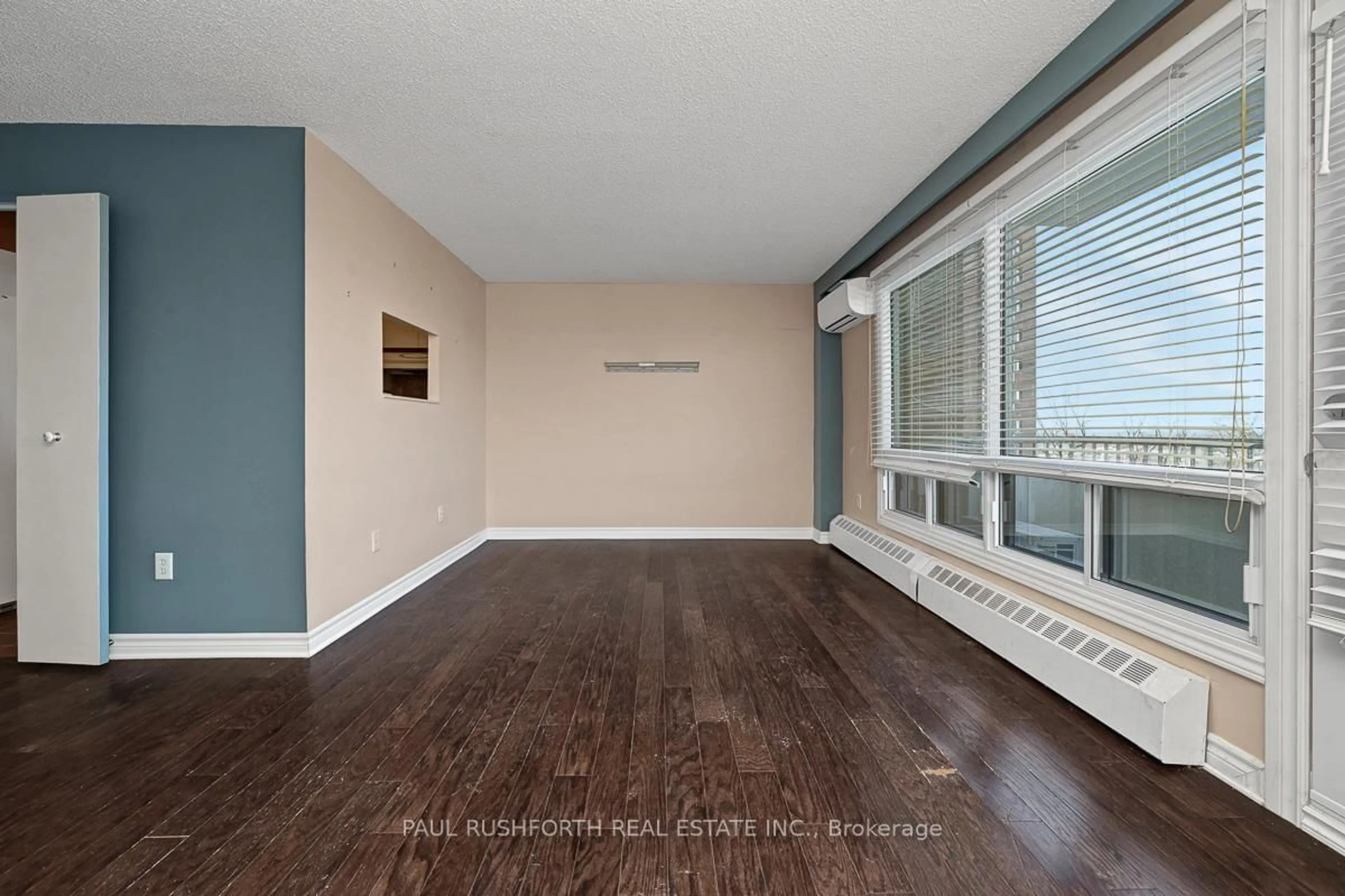 A pic of a room for 20 Chesterton Dr #518, Ottawa Ontario K2E 6Z7