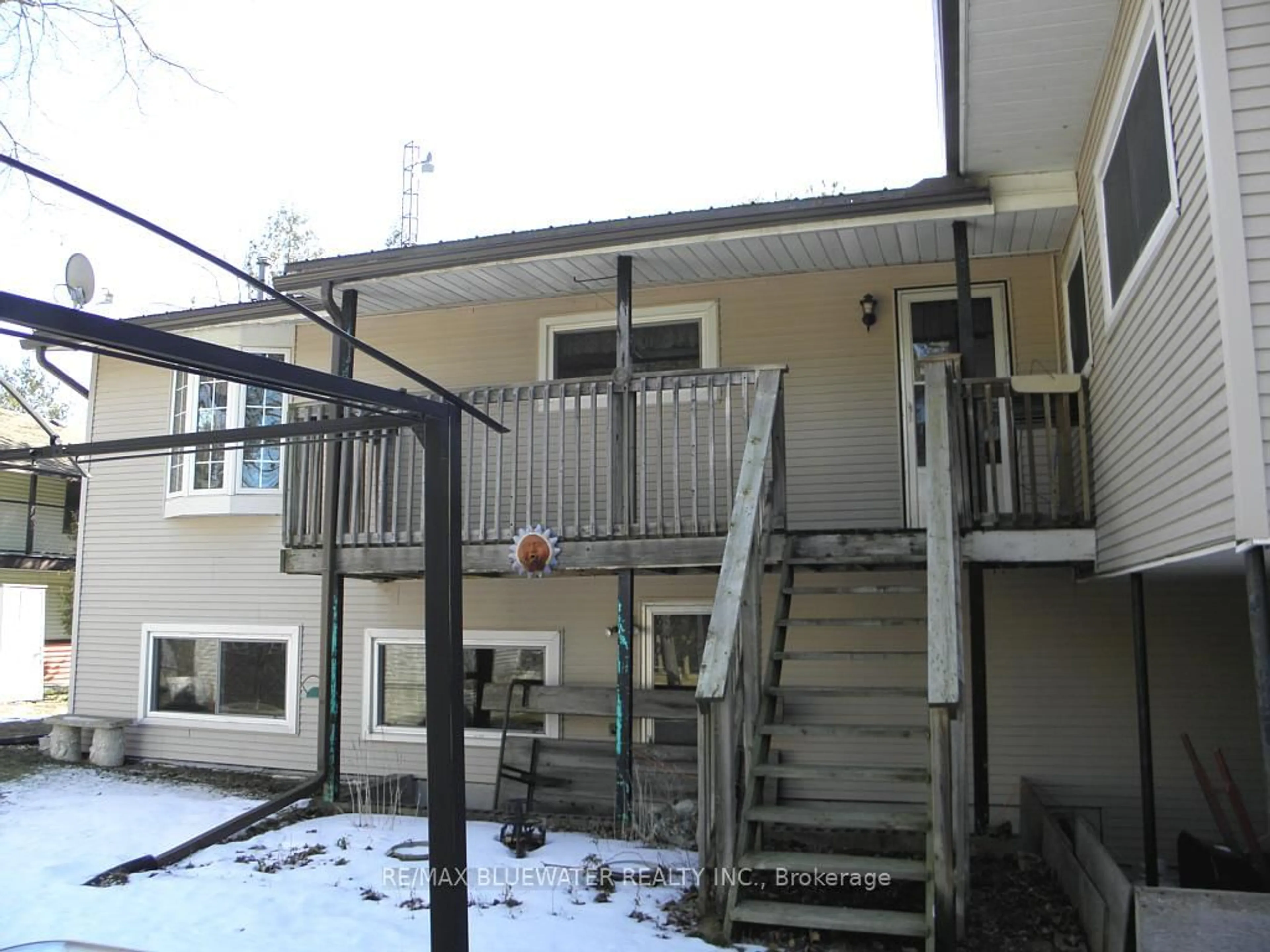 Patio, building for 6386 Victoria Ave, Lambton Shores Ontario N0N 1J2