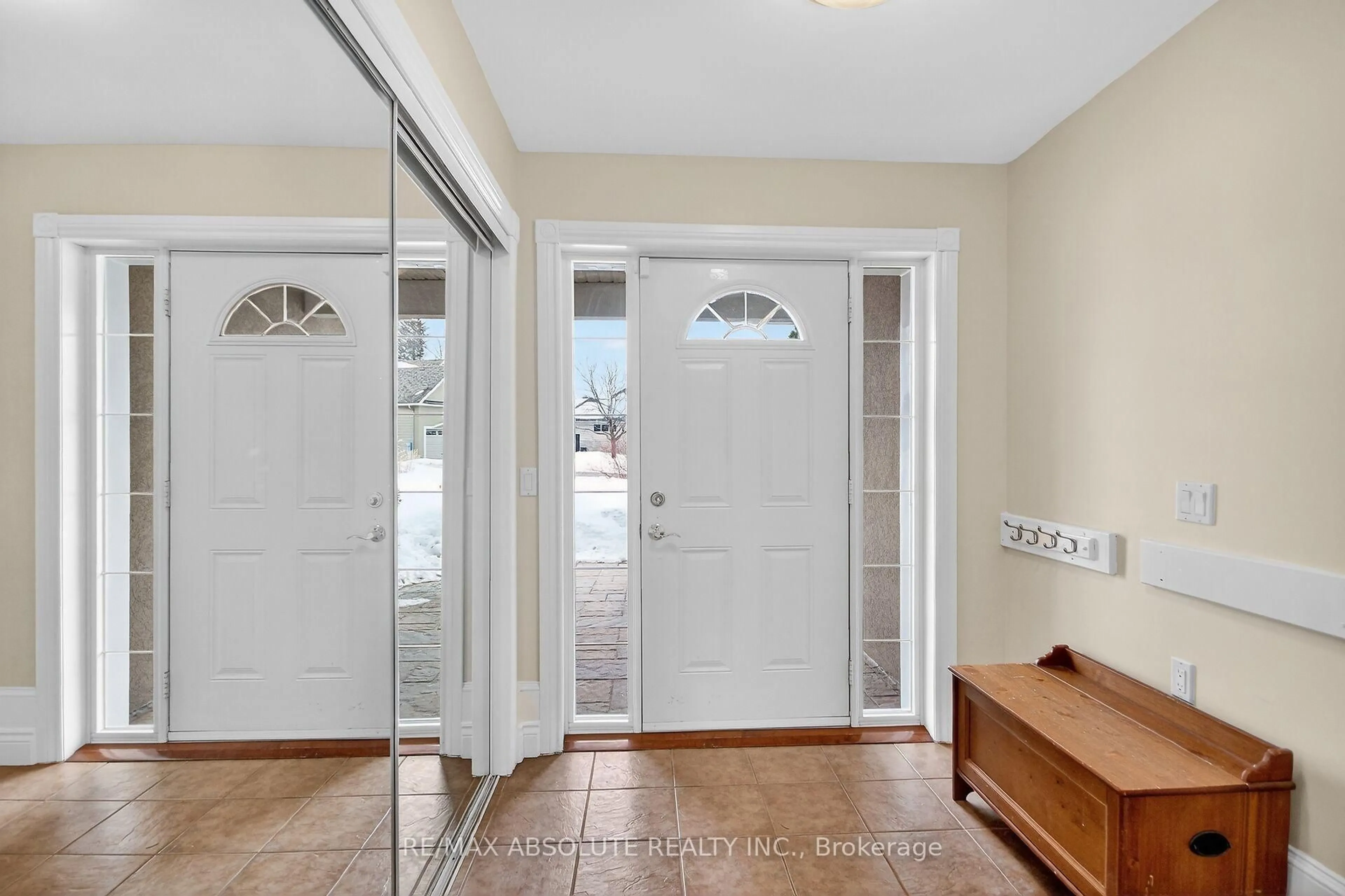 Indoor entryway for 223 Jensen Crt, Carp Ontario K0A 1L0