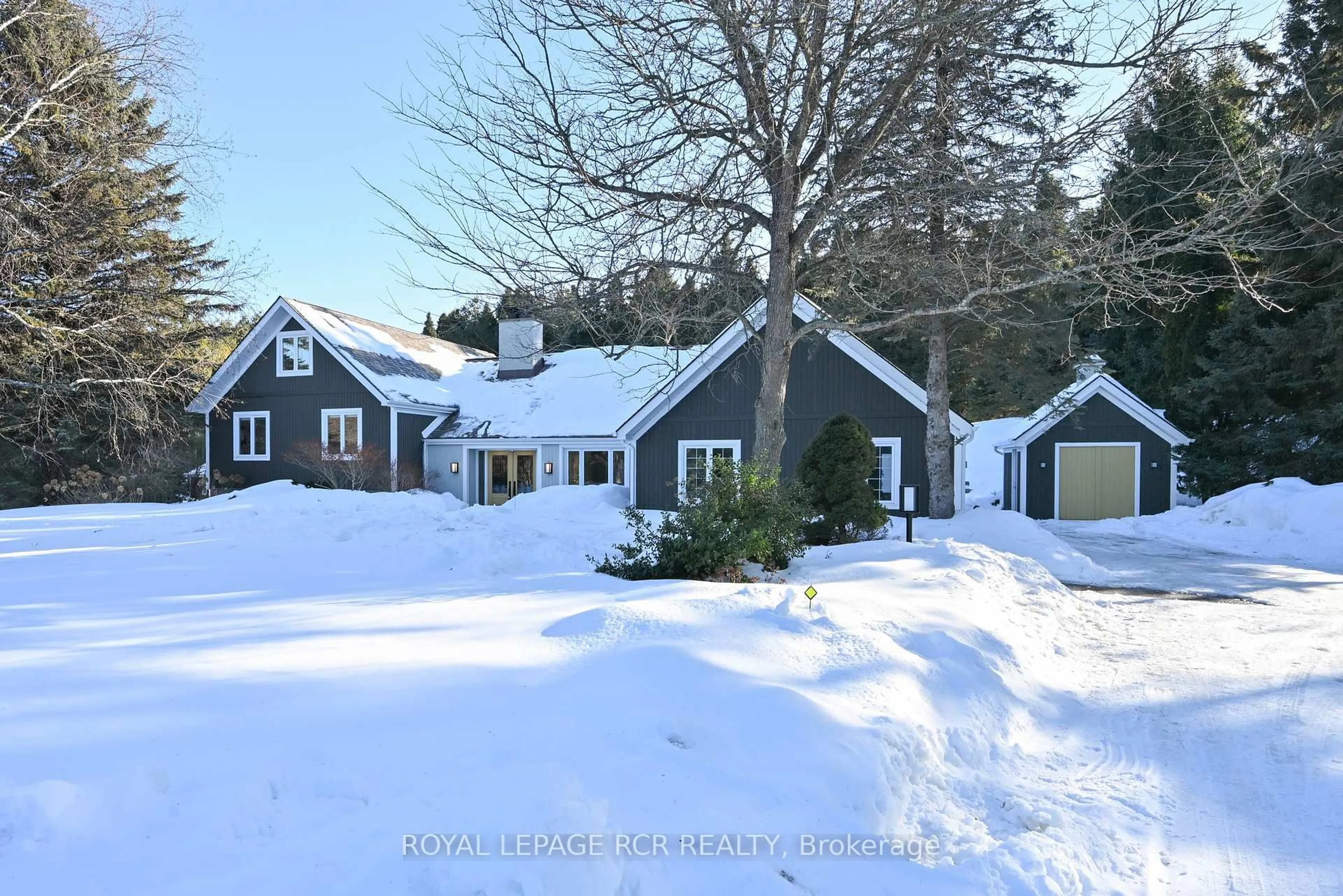 A pic from outside/outdoor area/front of a property/back of a property/a pic from drone, street for 247230 5 Side Rd, Mono Ontario L9W 6K6