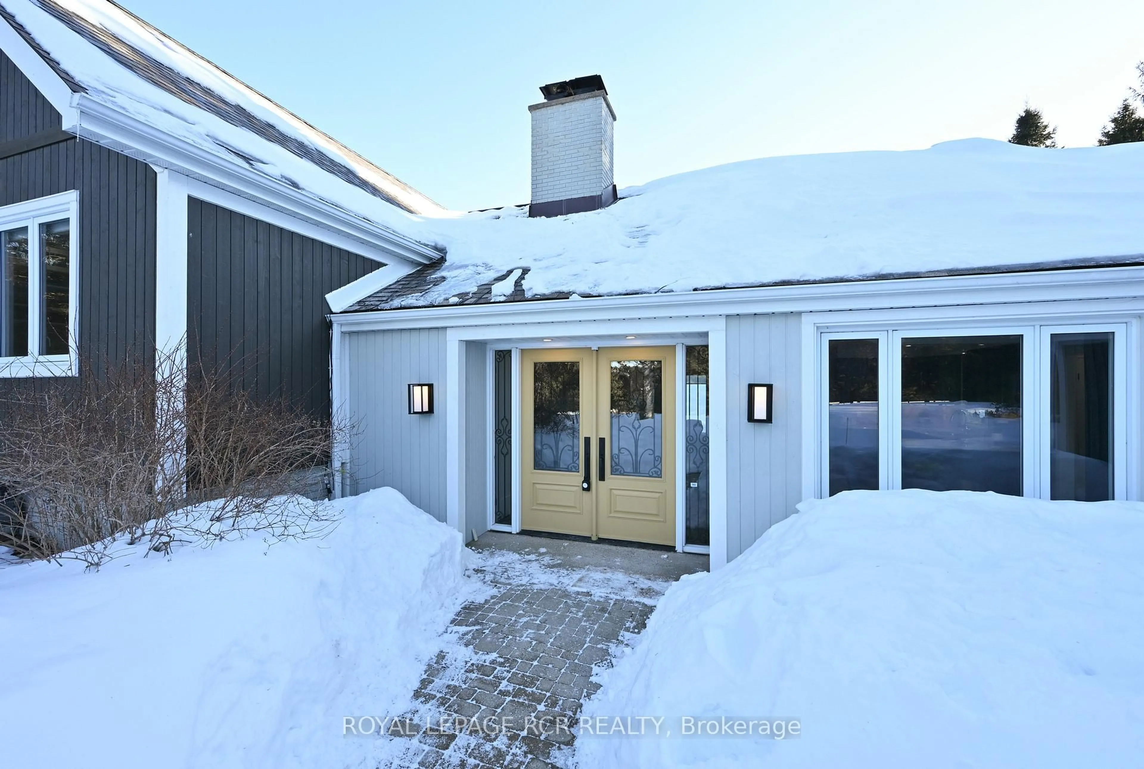 Indoor entryway for 247230 5 Side Rd, Mono Ontario L9W 6K6