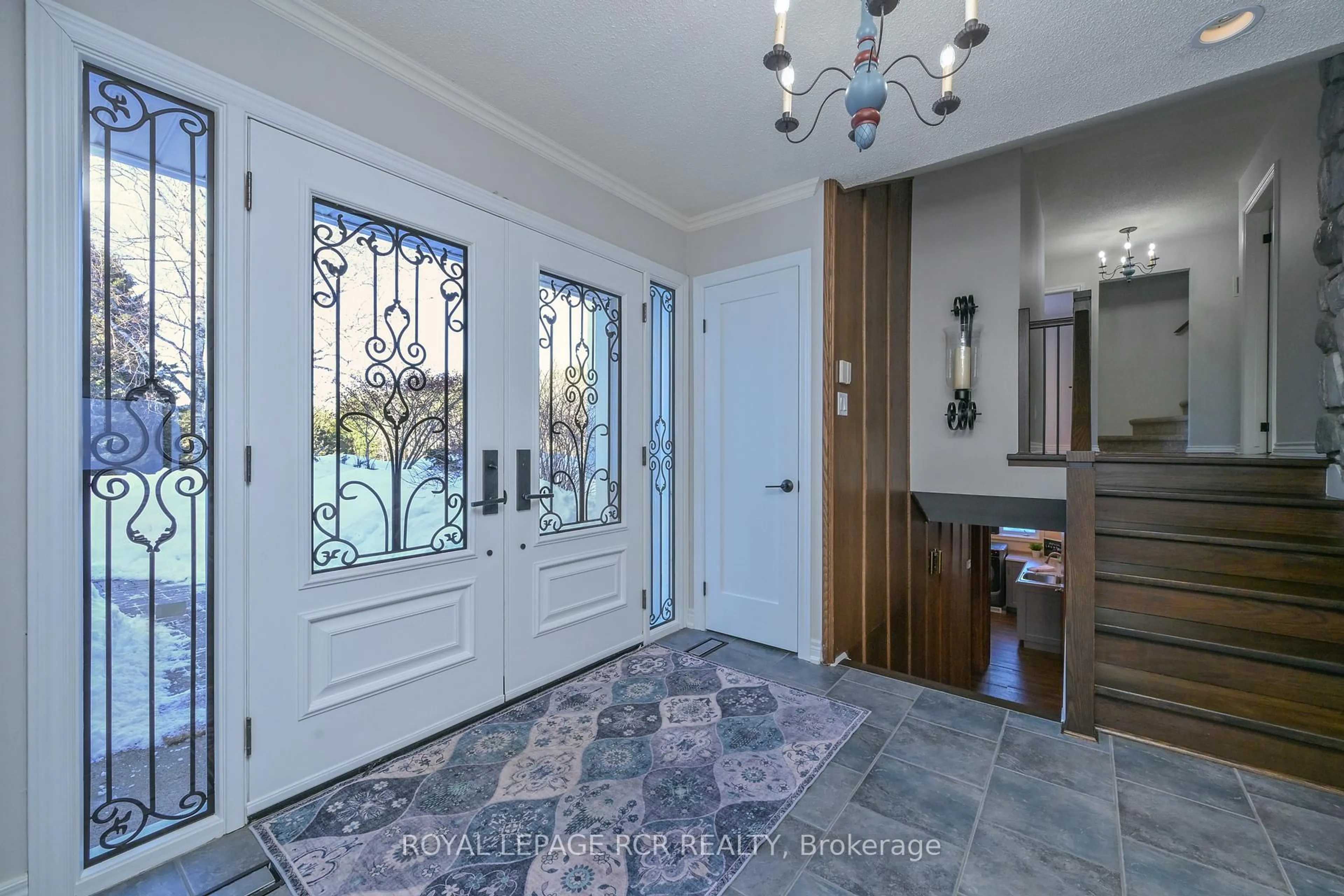 Indoor entryway for 247230 5 Side Rd, Mono Ontario L9W 6K6