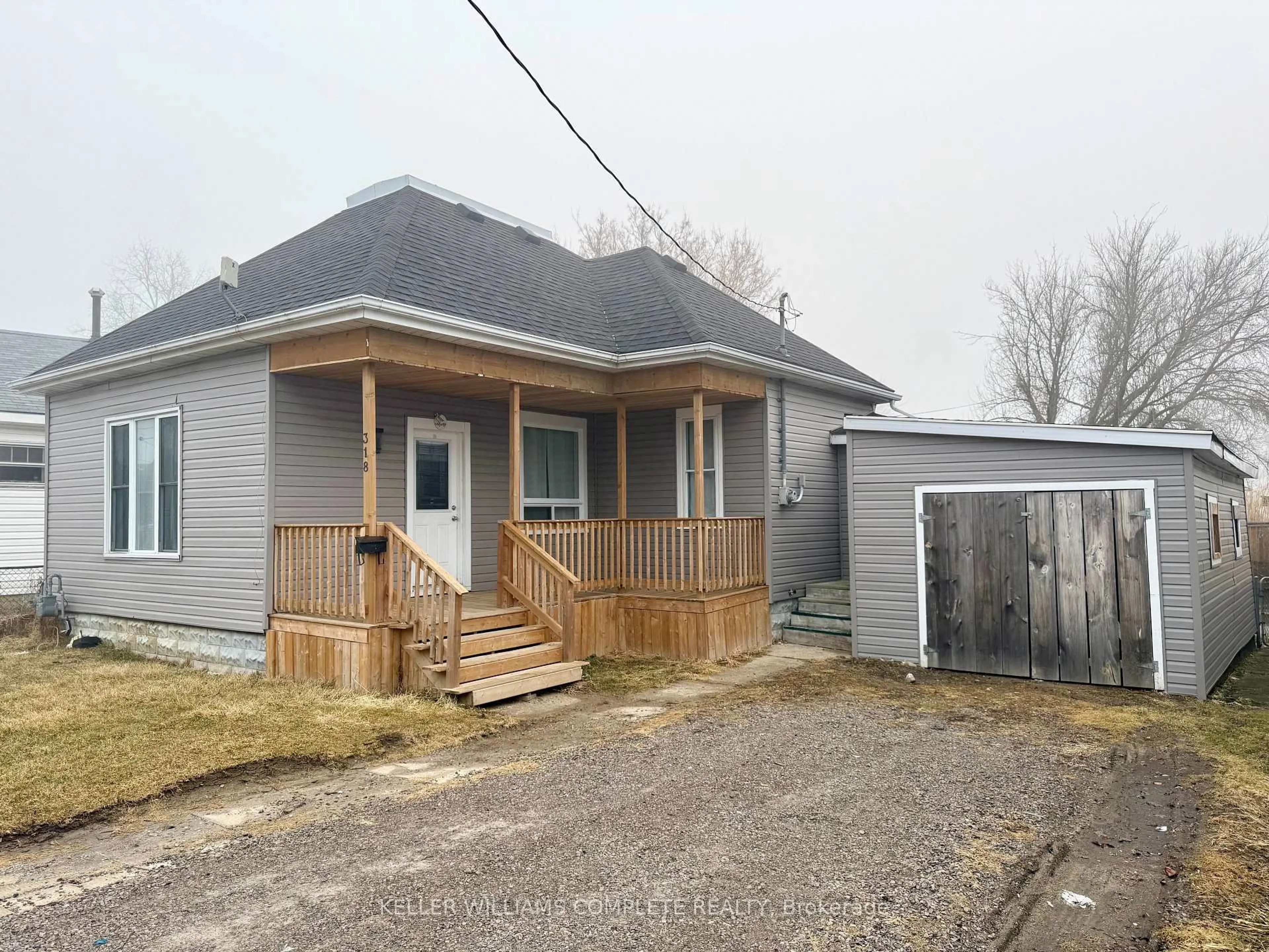 A pic from outside/outdoor area/front of a property/back of a property/a pic from drone, street for 318 Lafontaine St, Chatham-Kent Ontario N8A 4H9