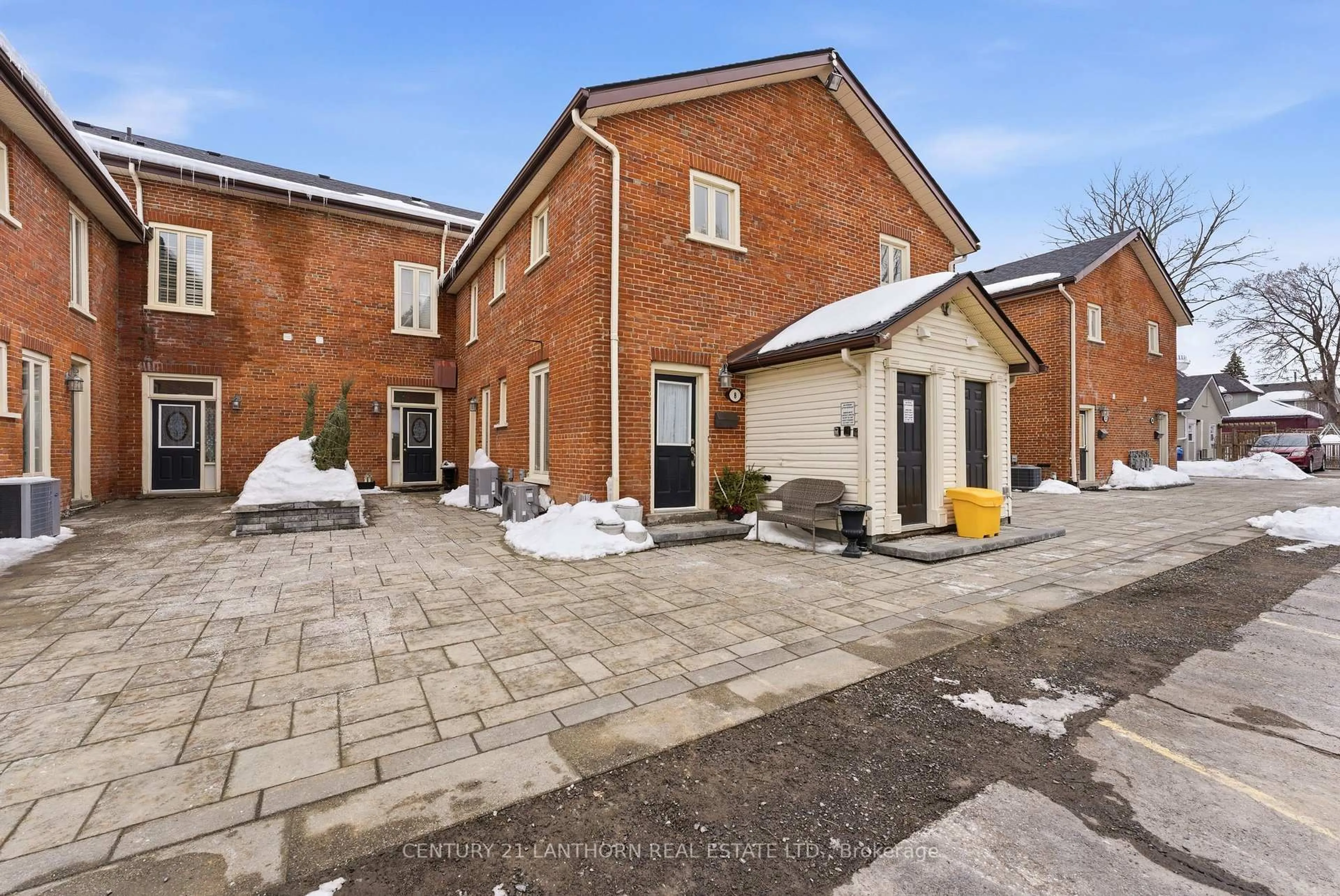 A pic from outside/outdoor area/front of a property/back of a property/a pic from drone, street for 8 Queen St, Belleville Ontario K8N 1T2