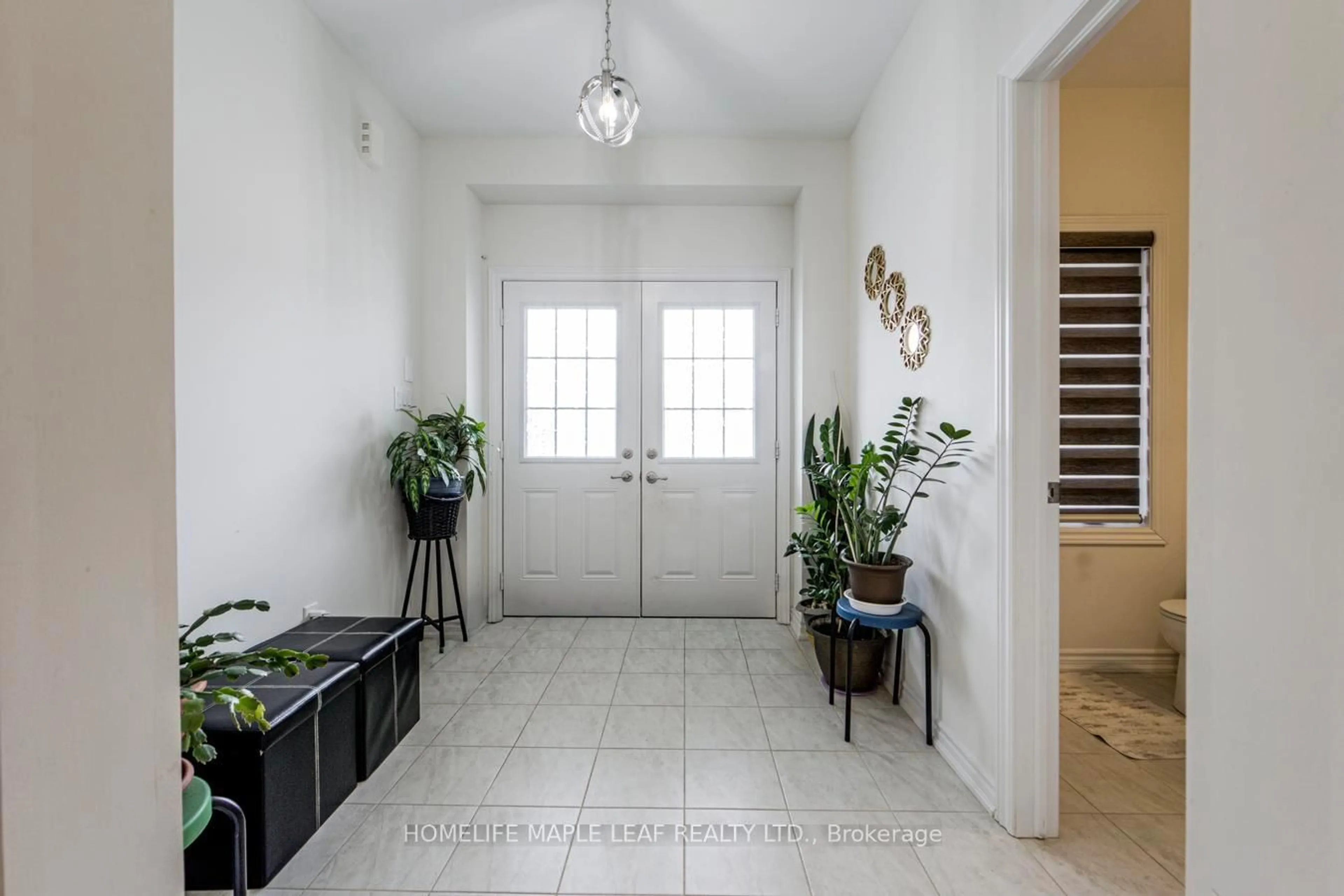 Indoor entryway for 55 Scenic Ridge Gate, Brant Ontario N3L 0K4