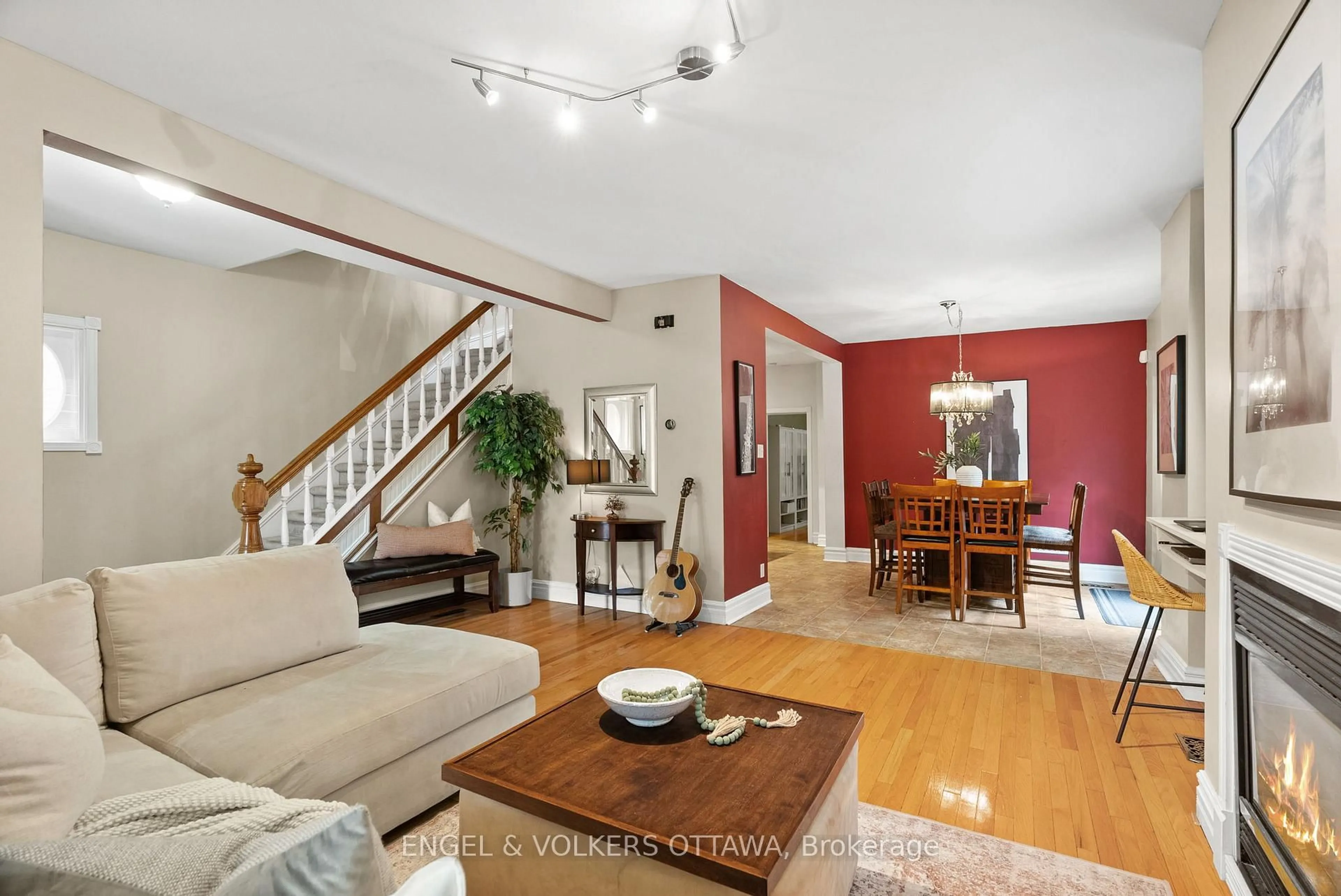 Living room with furniture, unknown for 505 Lyon St, Ottawa Ontario K1R 5X6