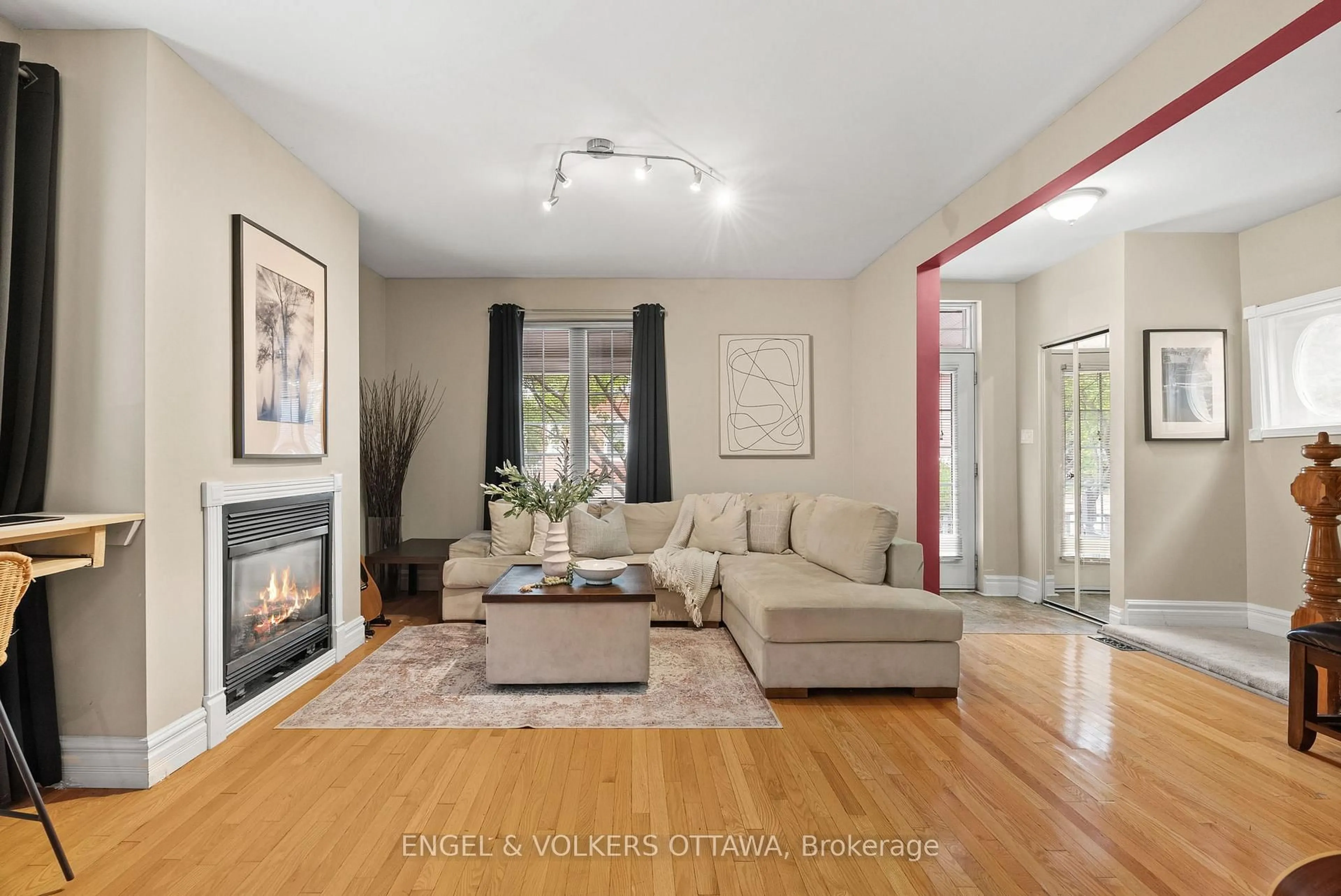 Living room with furniture, unknown for 505 Lyon St, Ottawa Ontario K1R 5X6