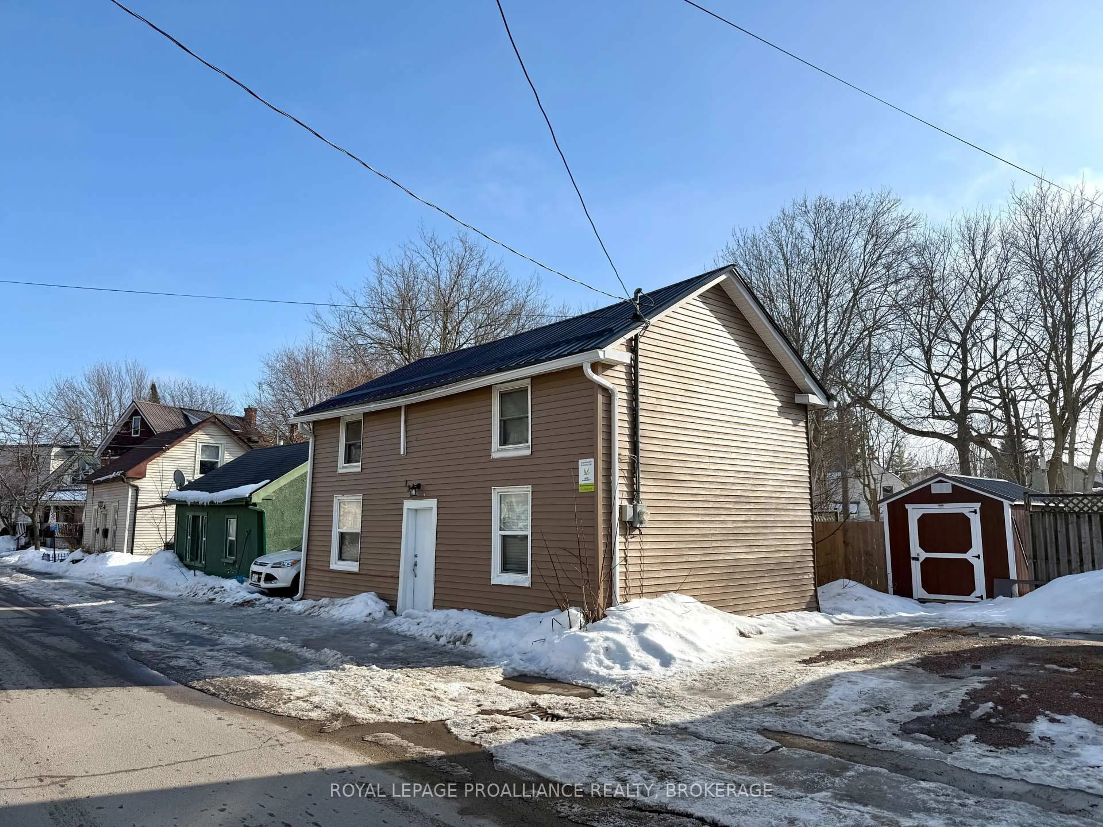 A pic from outside/outdoor area/front of a property/back of a property/a pic from drone, street for 196 York St, Kingston Ontario K7K 1R4