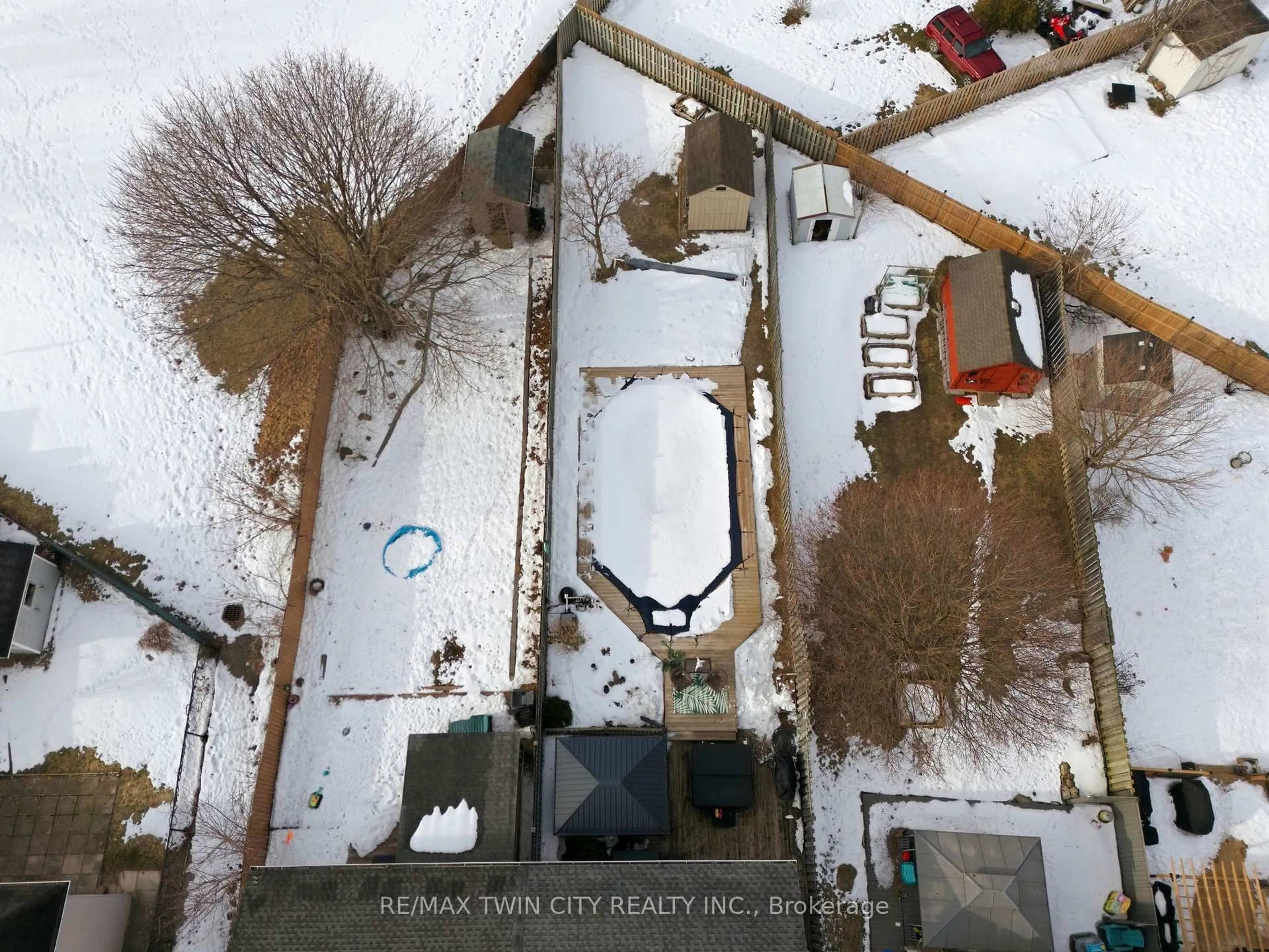 A pic from outside/outdoor area/front of a property/back of a property/a pic from drone, street for 530 Mortimer Dr, Cambridge Ontario N3H 5M5