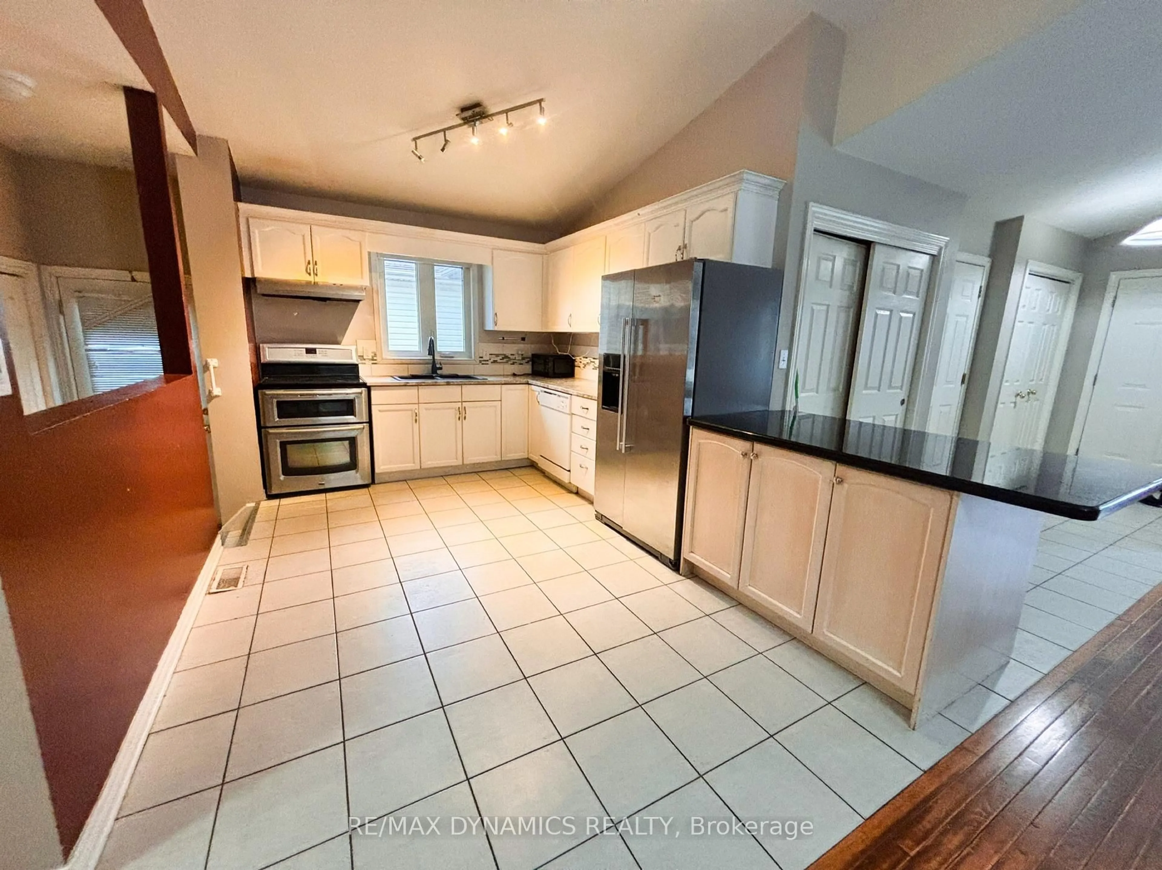 Open concept kitchen, unknown for 7984 Grossi Crt, Niagara Falls Ontario L2H 3G8