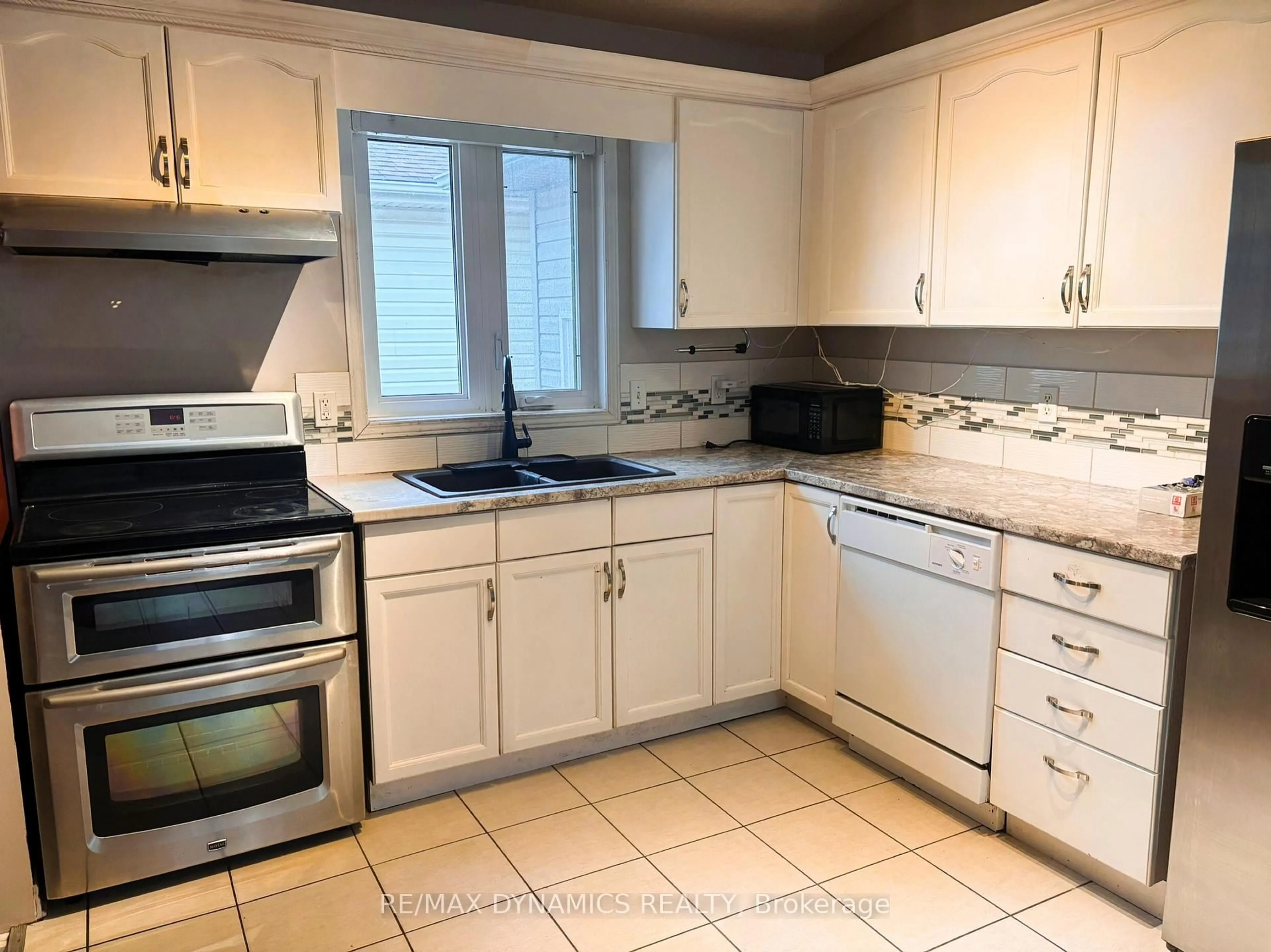 Standard kitchen, unknown for 7984 Grossi Crt, Niagara Falls Ontario L2H 3G8