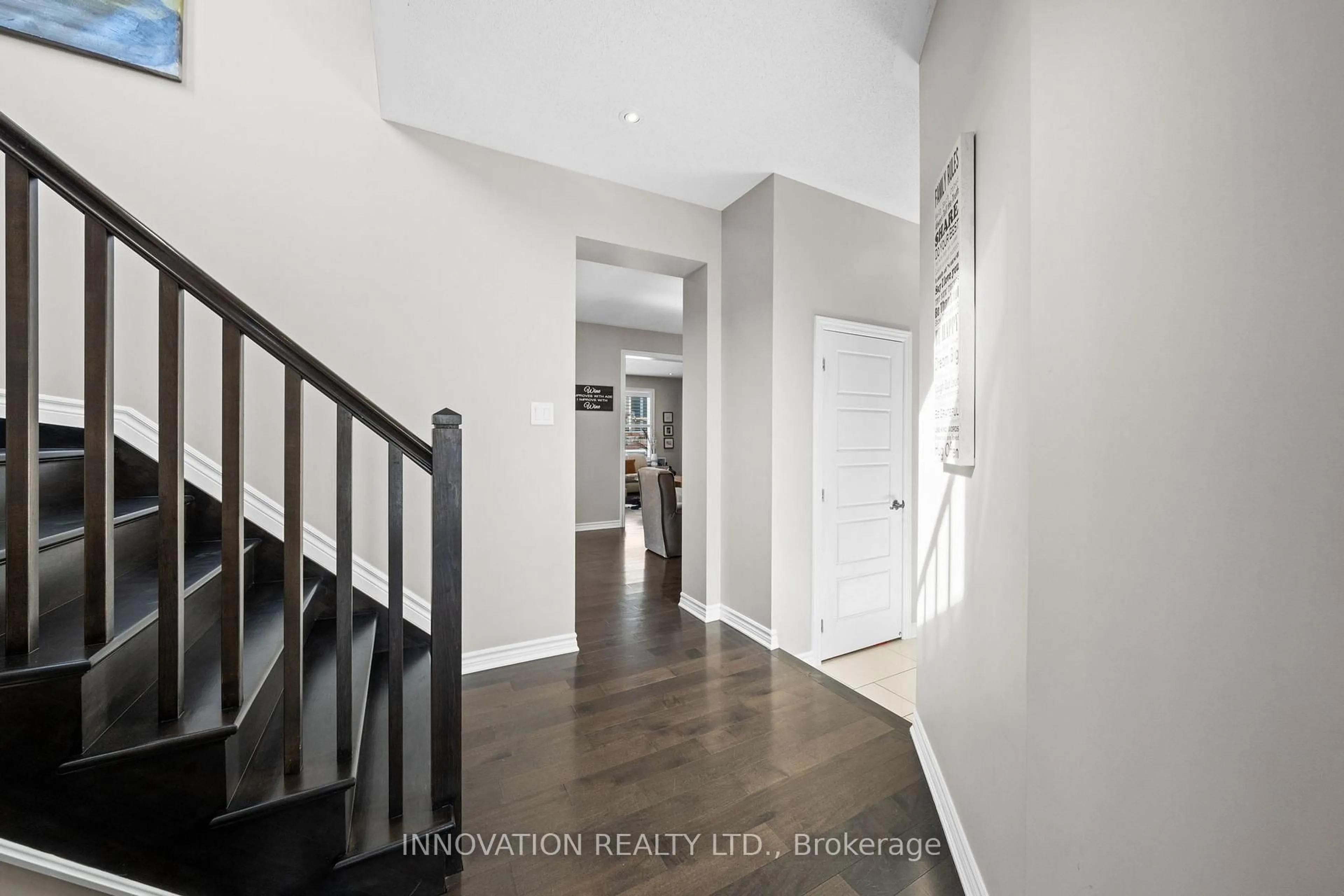 Indoor entryway for 304 Eucalyptus Circ, Ottawa Ontario K2S 0X1