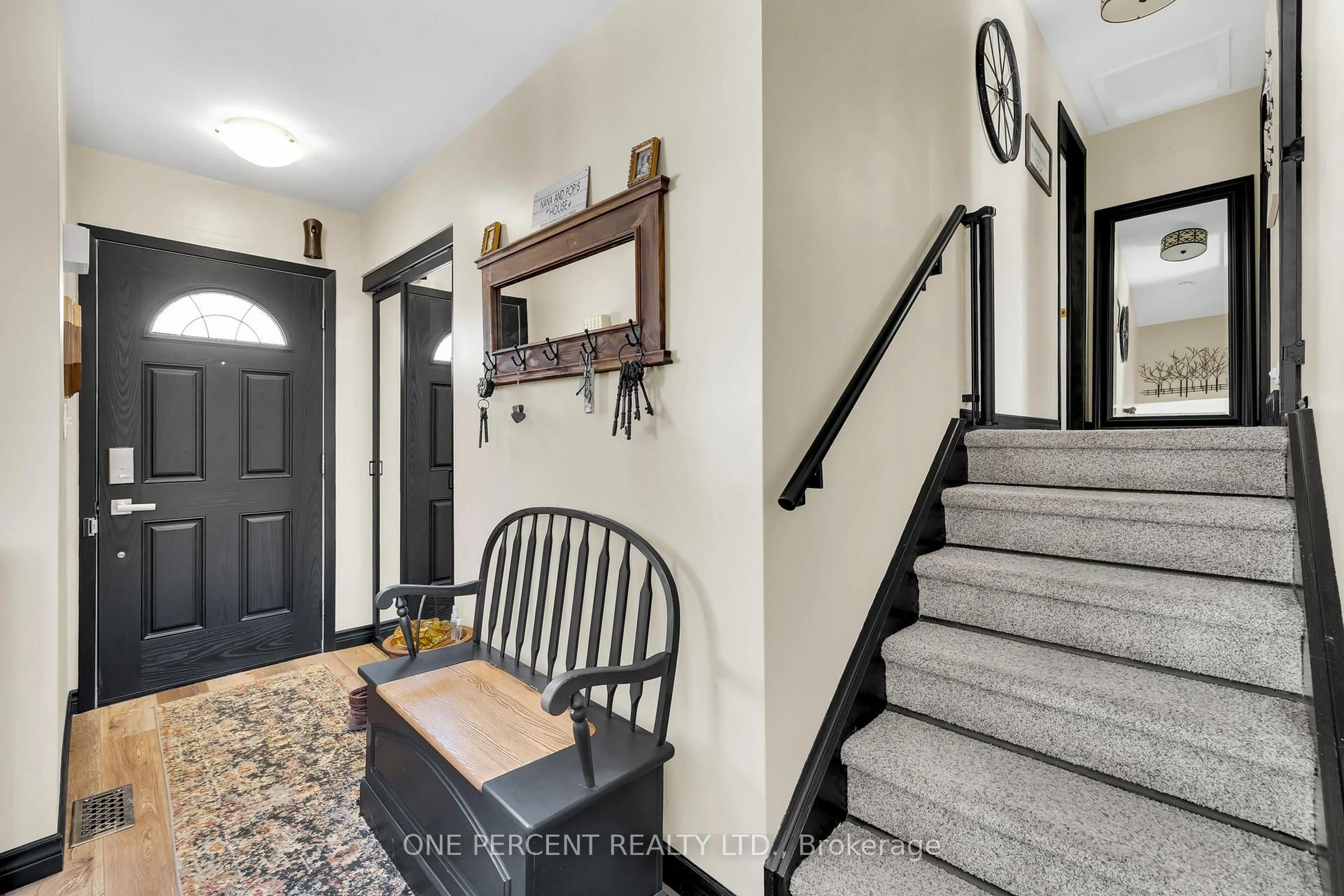 Indoor entryway for 26 Peden Blvd, Brockville Ontario K6V 3K3