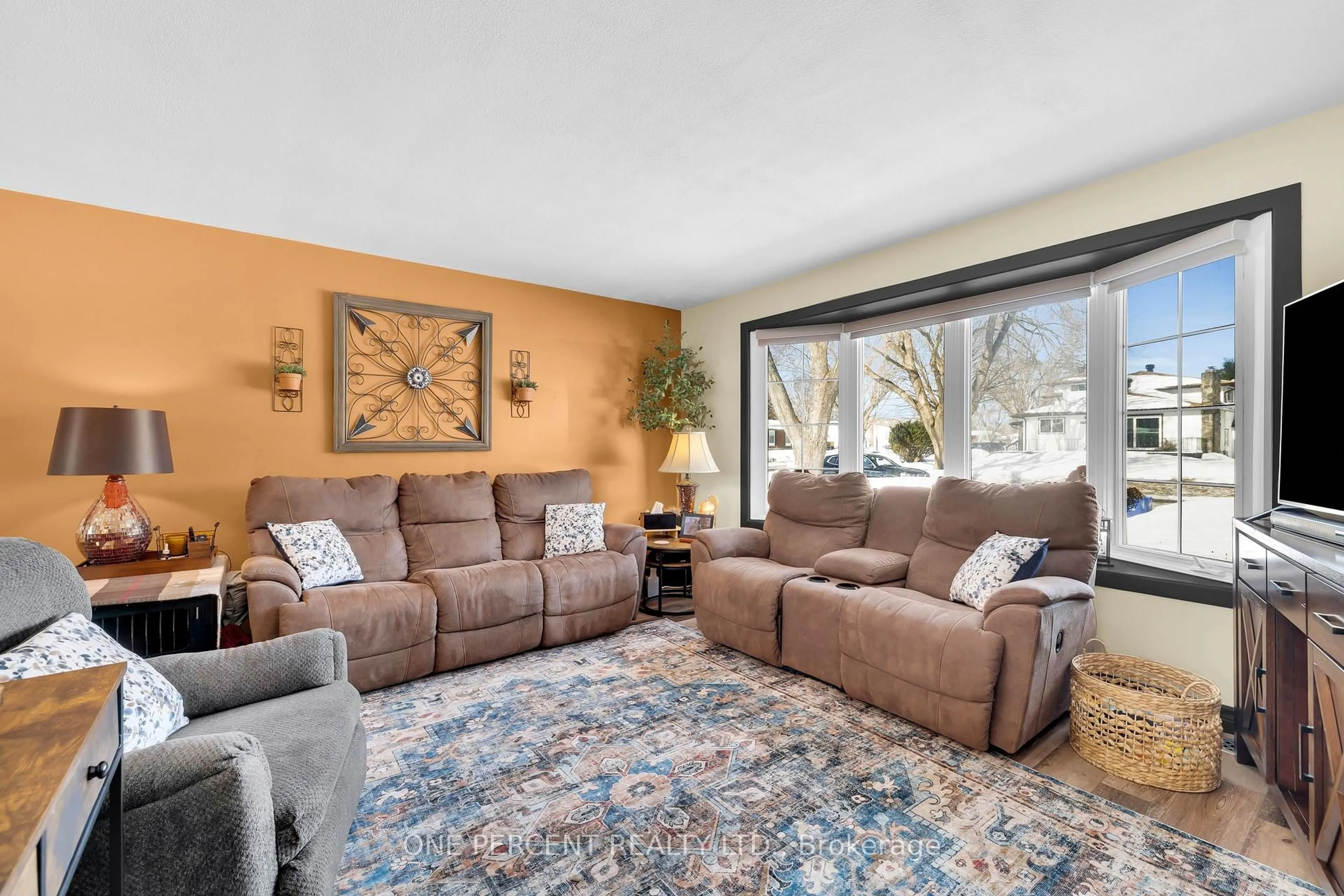 Living room with furniture, unknown for 26 Peden Blvd, Brockville Ontario K6V 3K3