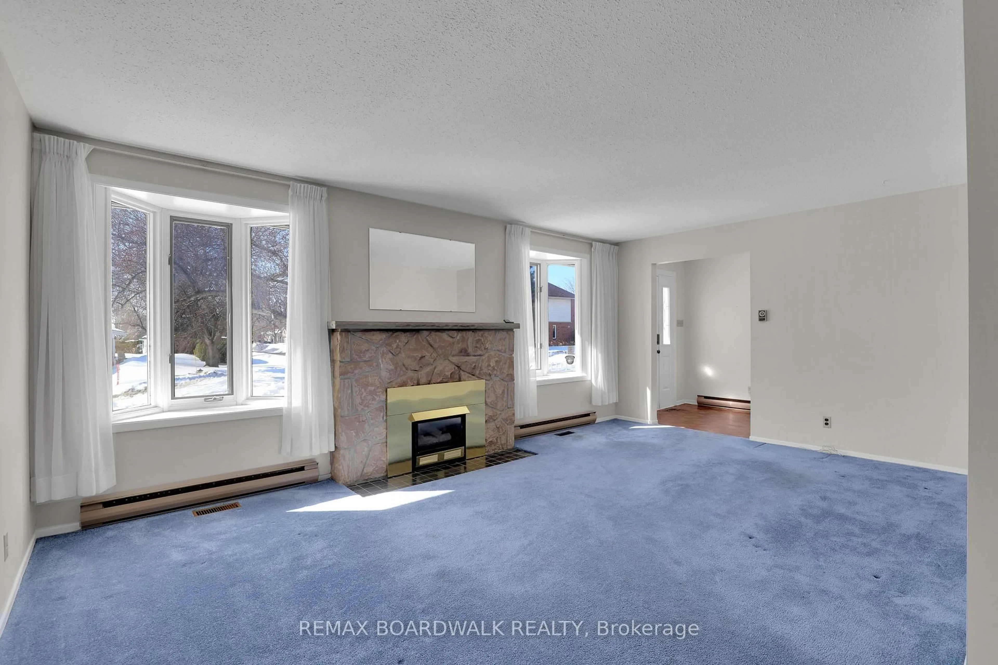 Unknown for 116 Old Colony Rd, Ottawa Ontario K2L 1M2