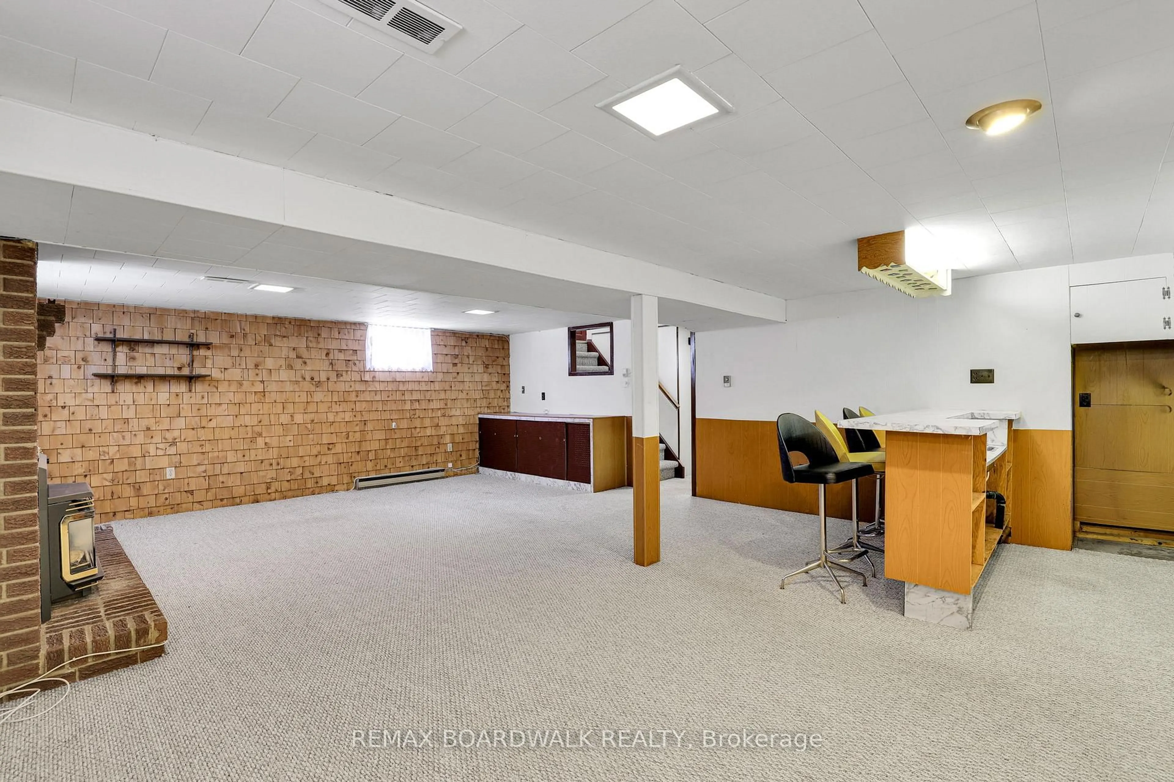 A pic of a room for 116 Old Colony Rd, Ottawa Ontario K2L 1M2