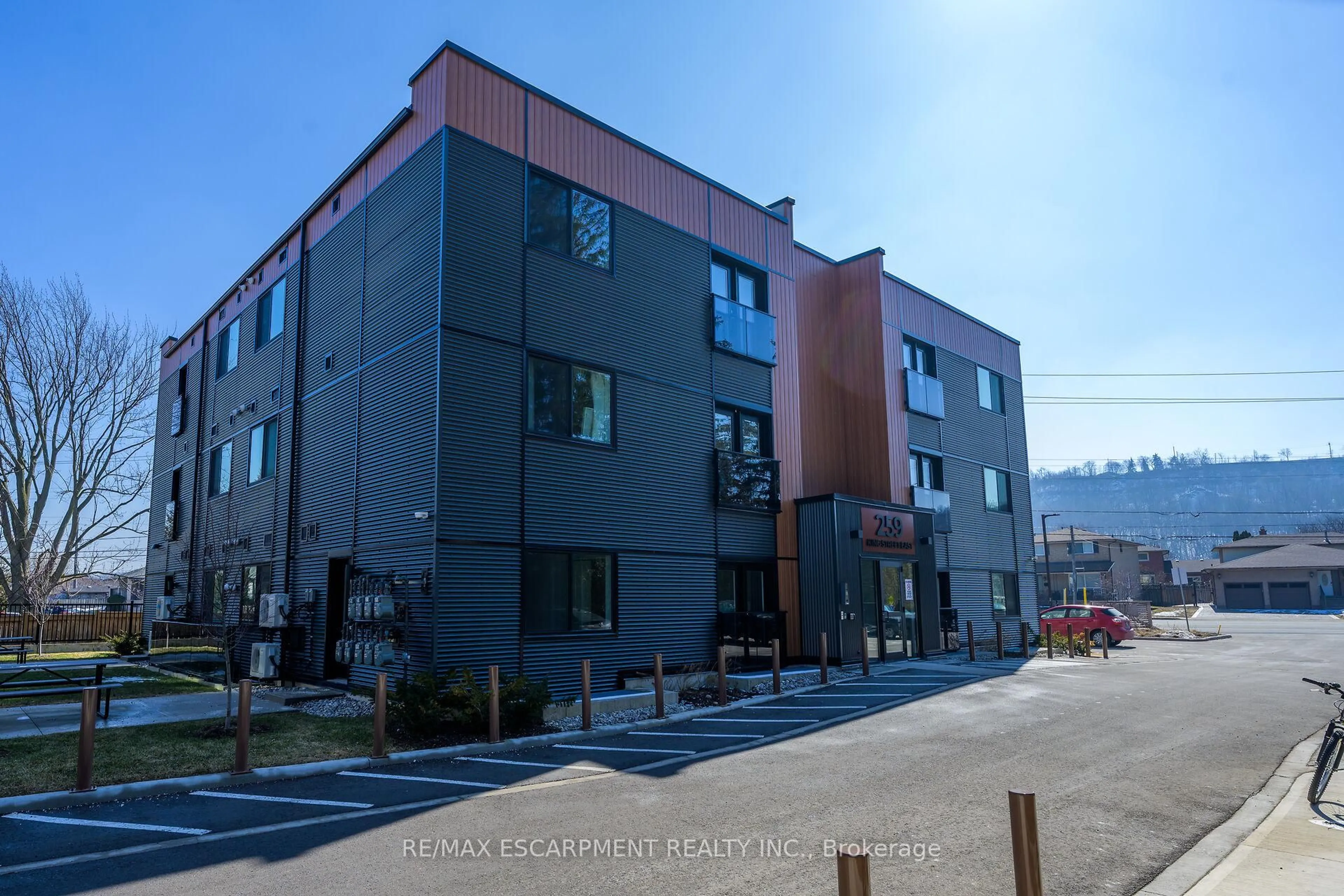 Unknown for 259 King St #303, Hamilton Ontario L8G 1L9