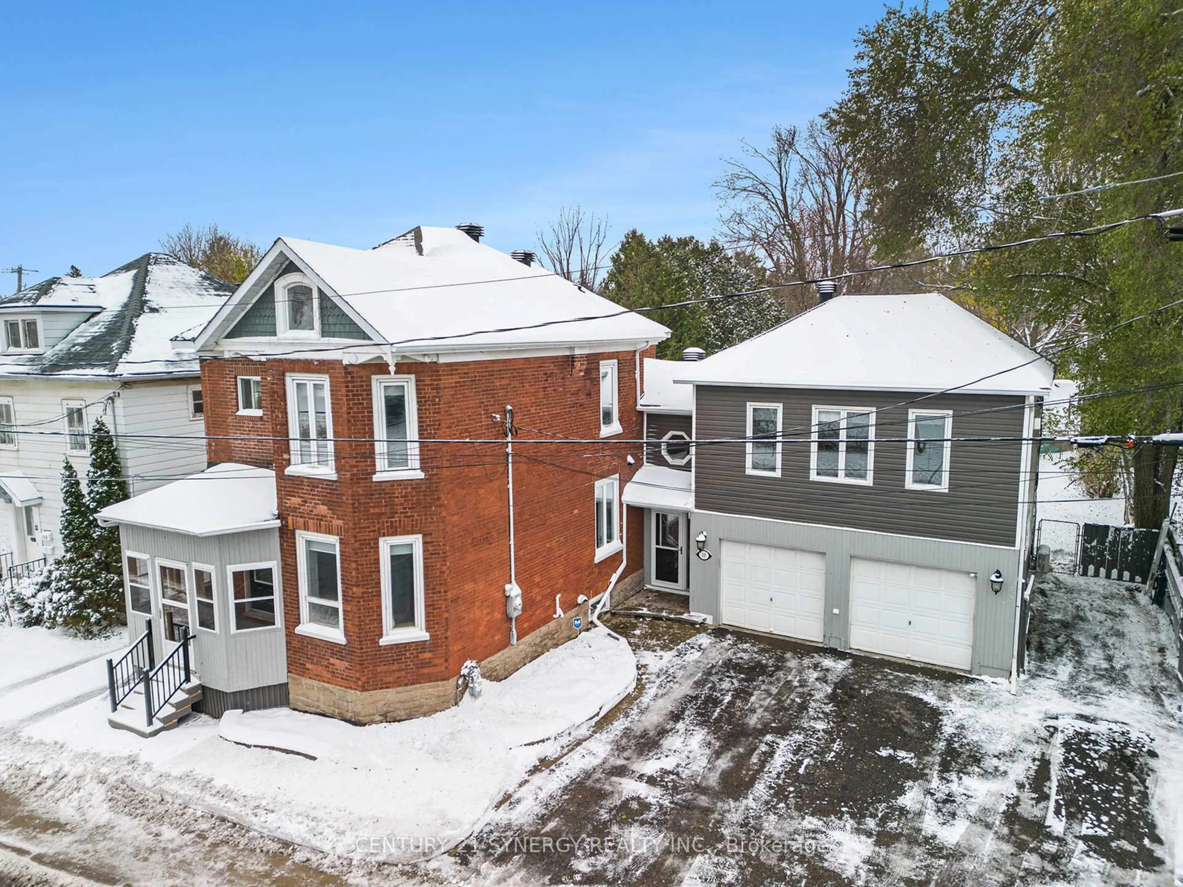 A pic from outside/outdoor area/front of a property/back of a property/a pic from drone, unknown for 13 Lombard St, Smiths Falls Ontario K7A 4E8