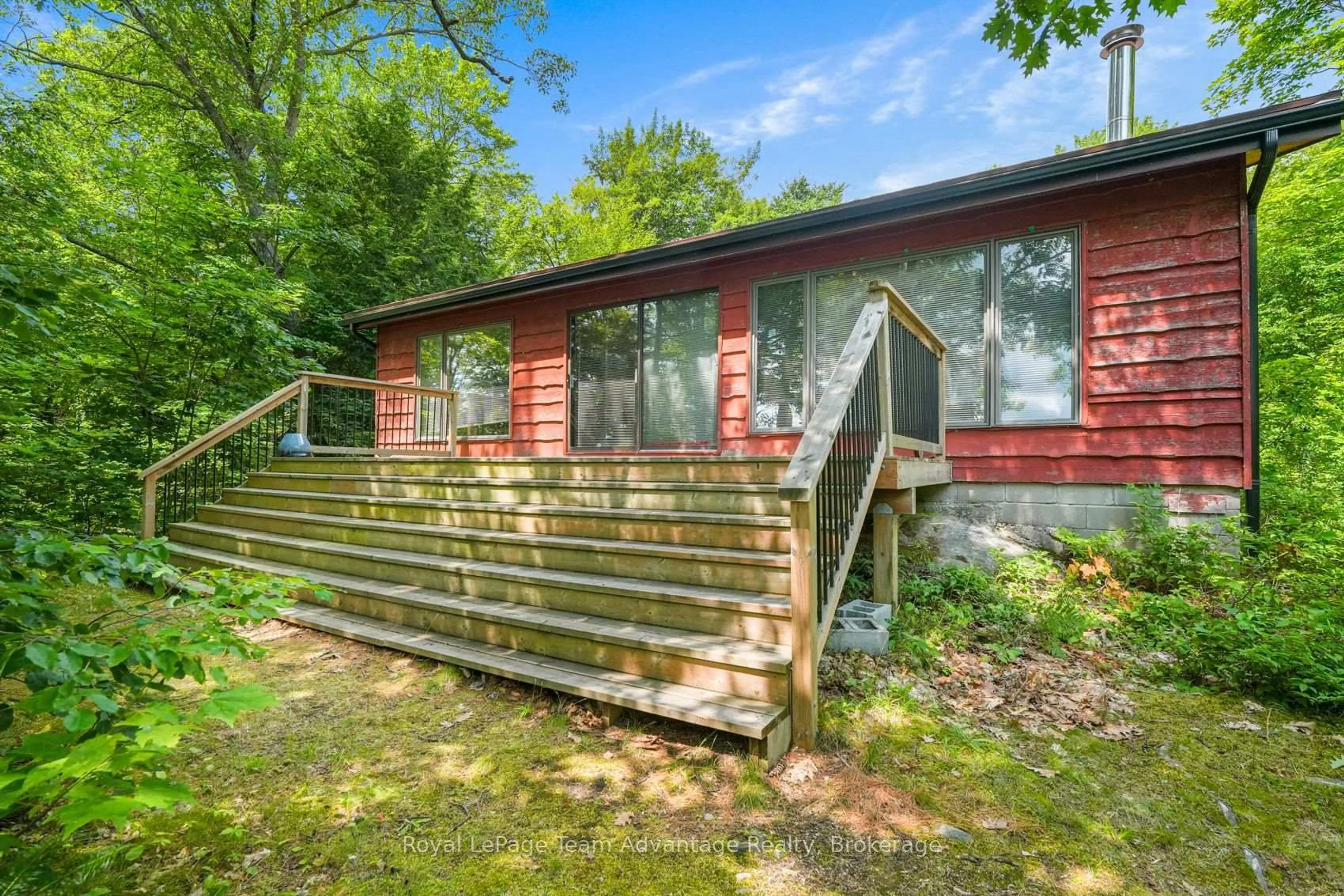 Patio, water/lake/river/ocean view for 32 Christie Crt, Seguin Ontario P2A 2W9