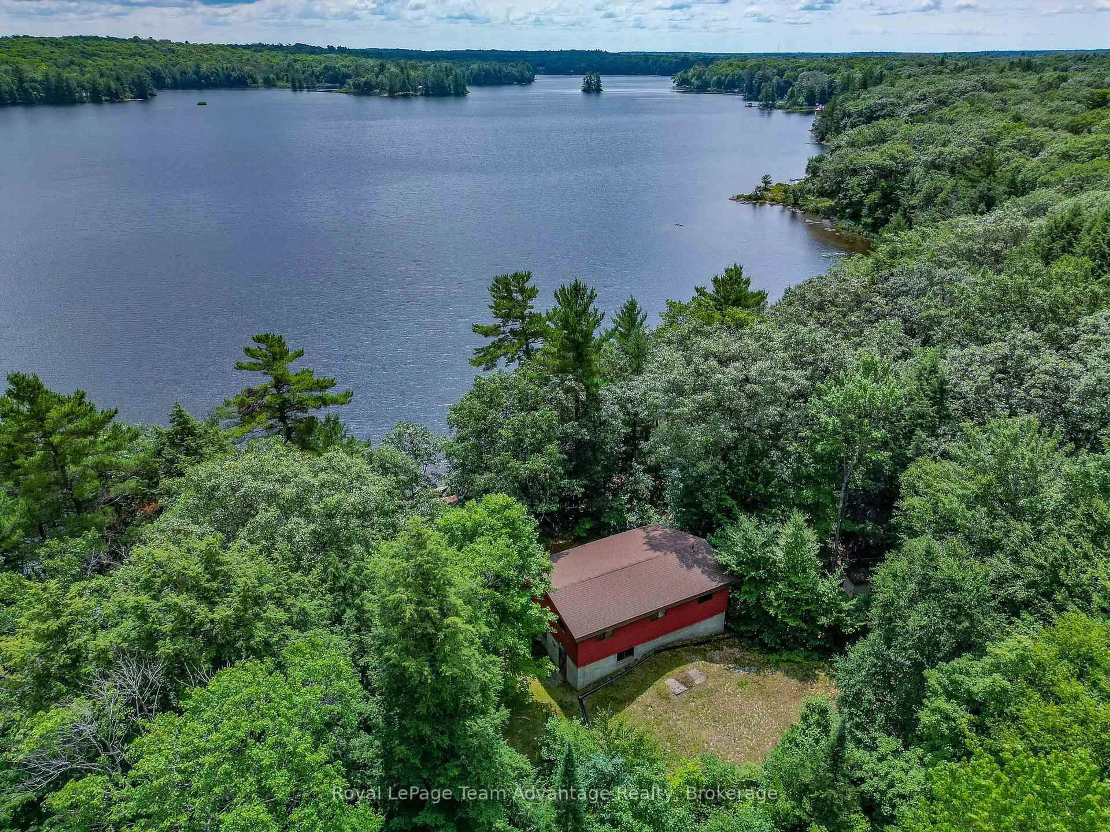 A pic from outside/outdoor area/front of a property/back of a property/a pic from drone, water/lake/river/ocean view for 32 Christie Crt, Seguin Ontario P2A 2W9