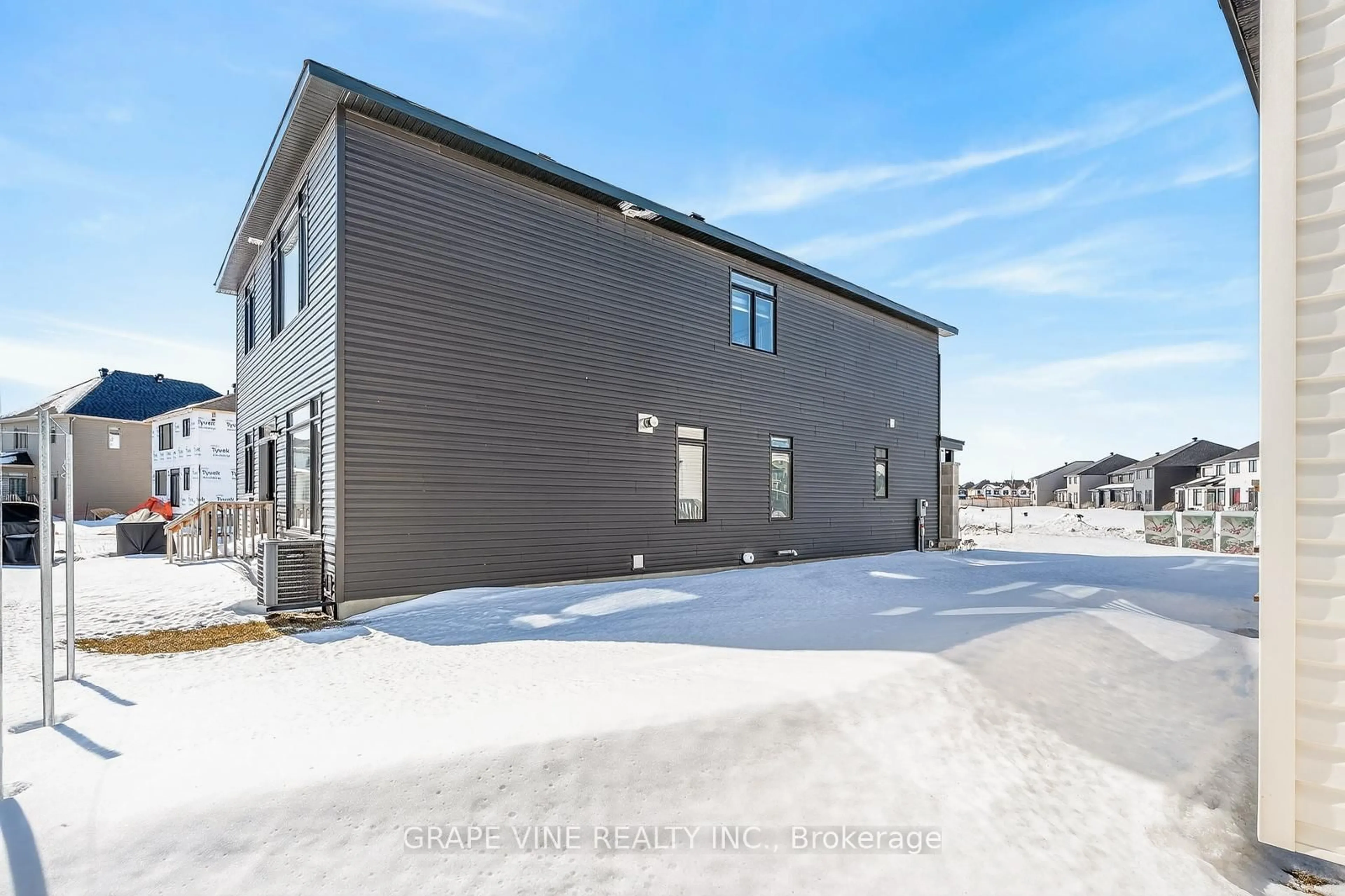 Unknown for 543 Tahoe Hts, Ottawa Ontario K1T 0W1