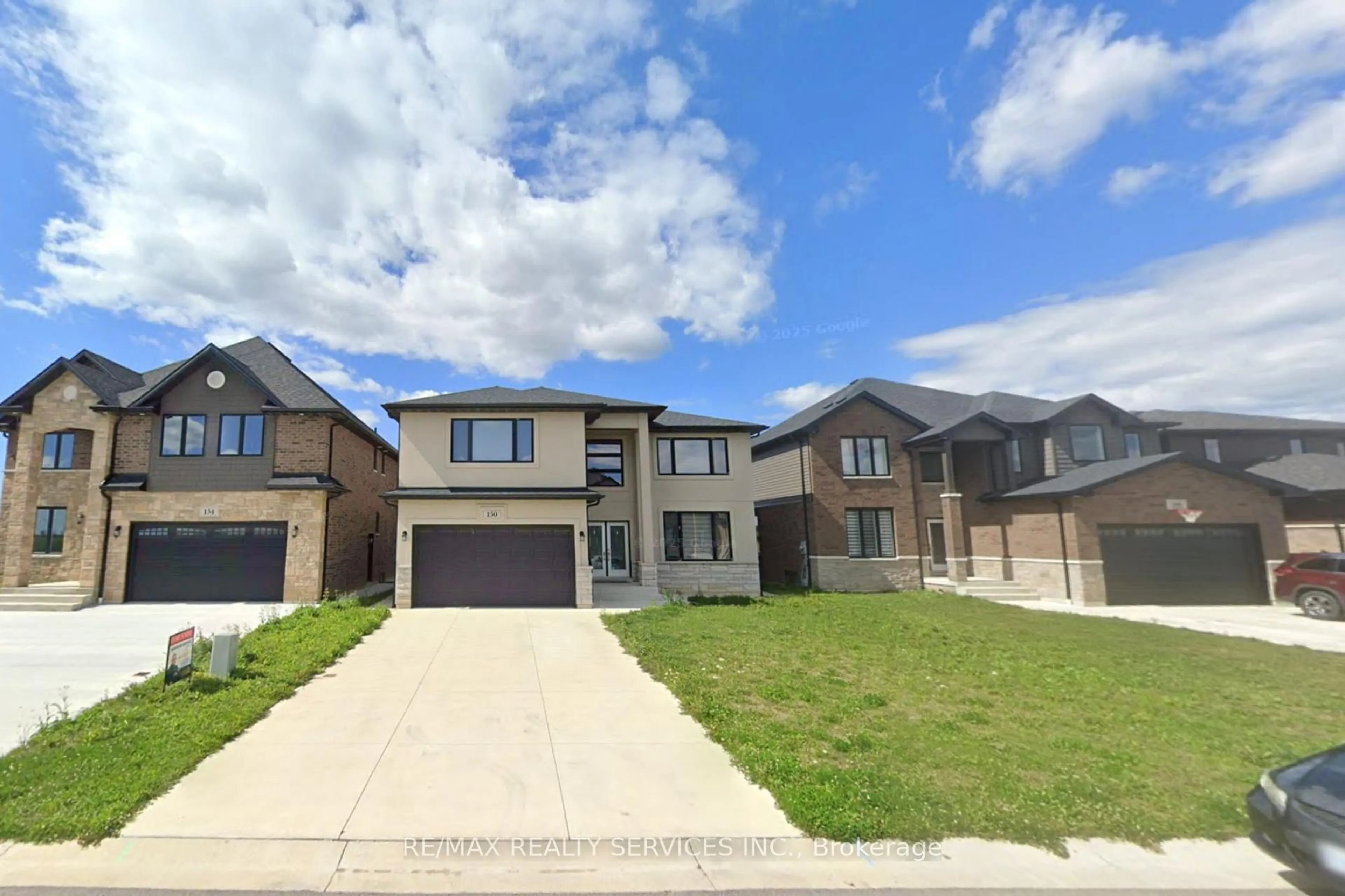 A pic from outside/outdoor area/front of a property/back of a property/a pic from drone, street for 150 Tuscany Tr, Chatham-Kent Ontario N7M 0R9