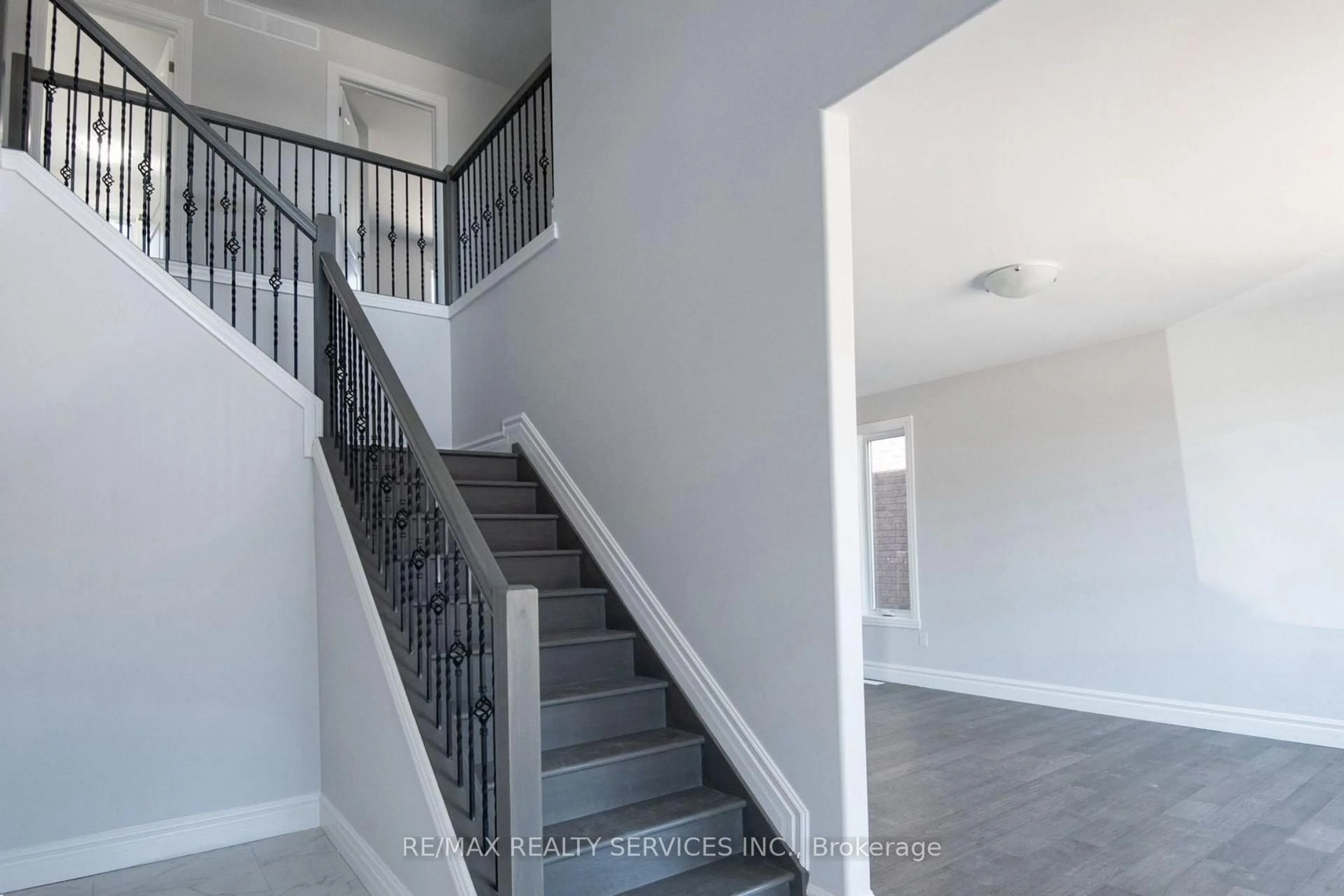 Stairs for 150 Tuscany Tr, Chatham-Kent Ontario N7M 0R9