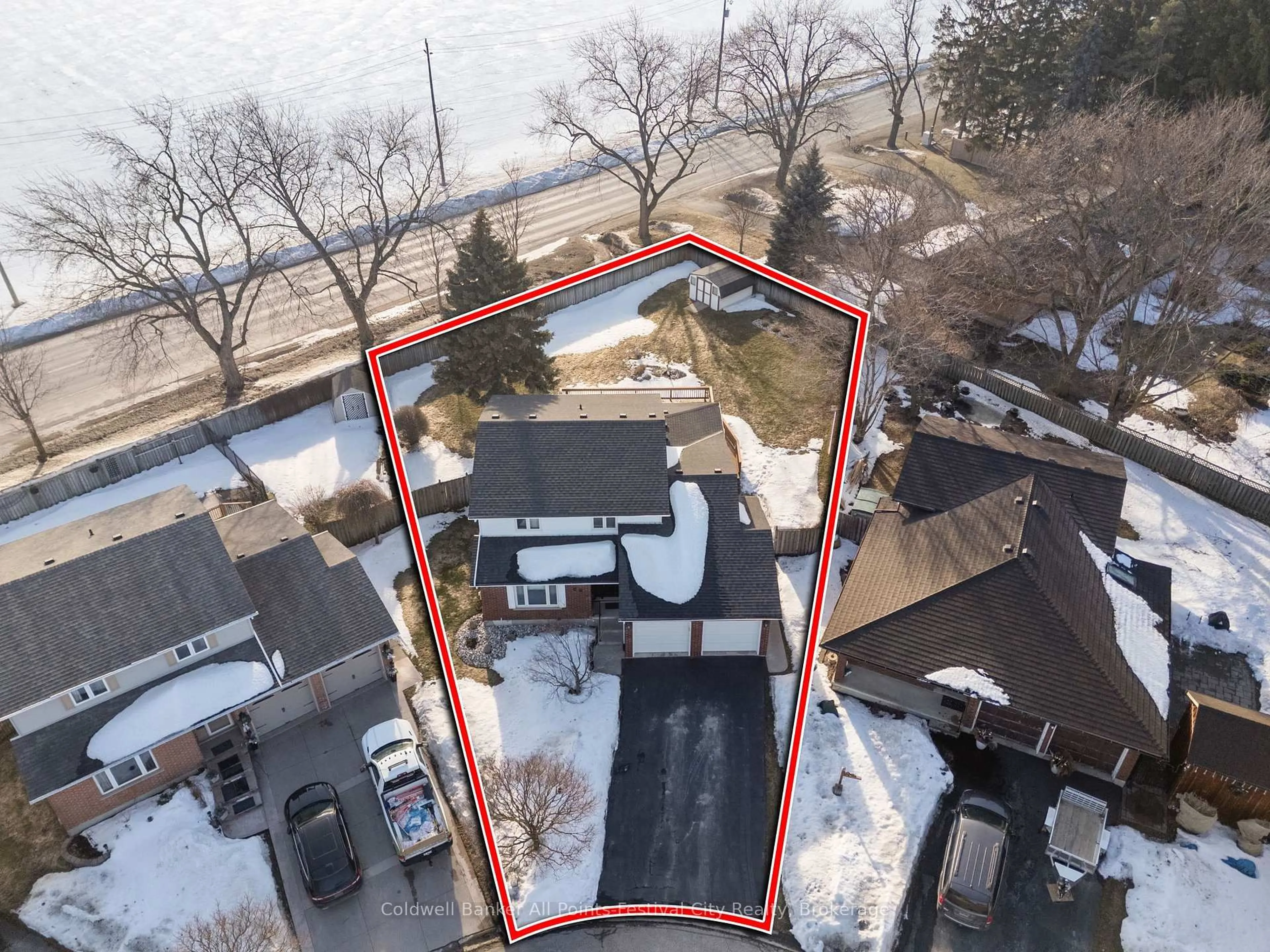 A pic from outside/outdoor area/front of a property/back of a property/a pic from drone, street for 68 Sprung Crt, Stratford Ontario N4Z 1G7