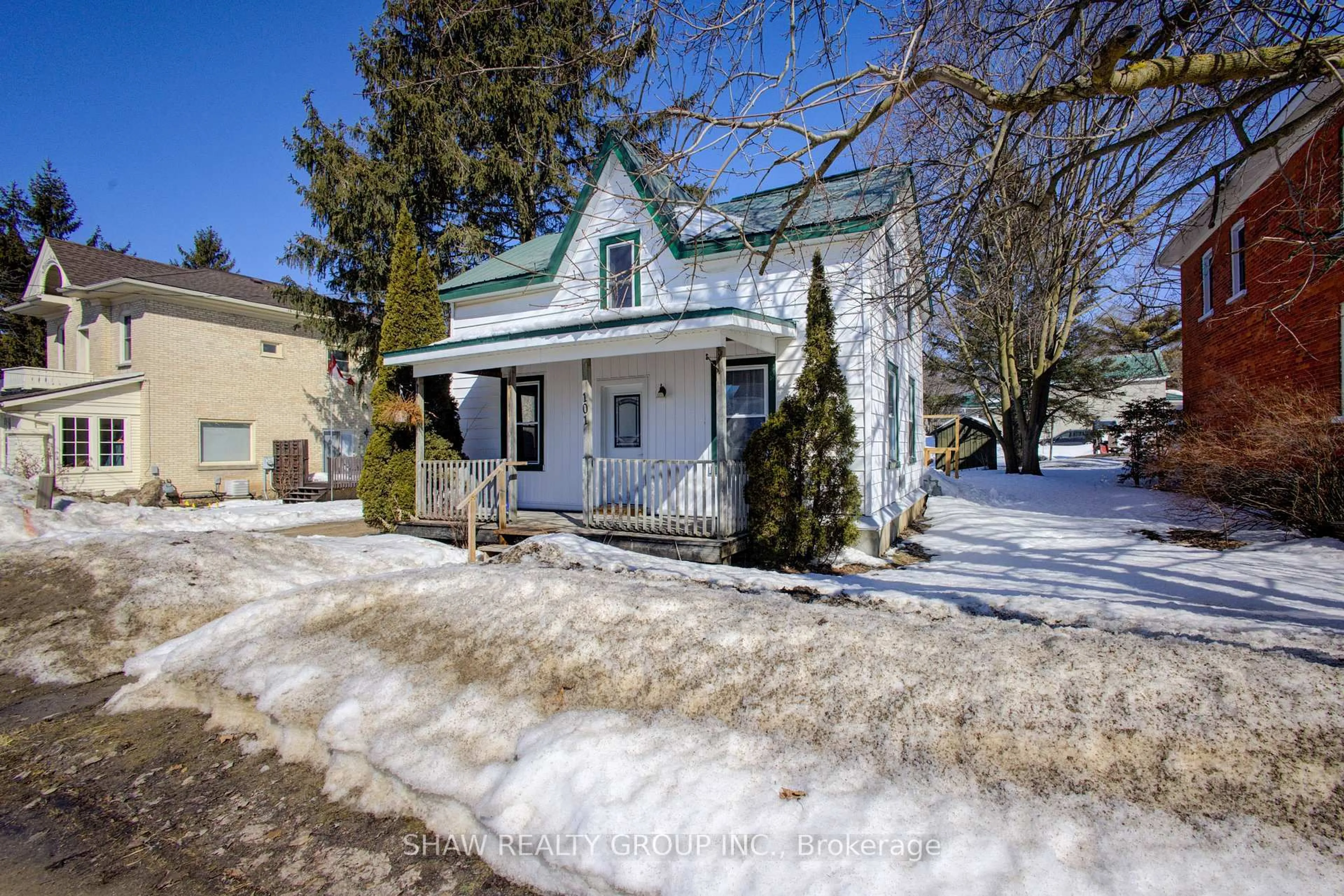 A pic from outside/outdoor area/front of a property/back of a property/a pic from drone, street for 101 John St, North Huron Ontario N0G 2W0