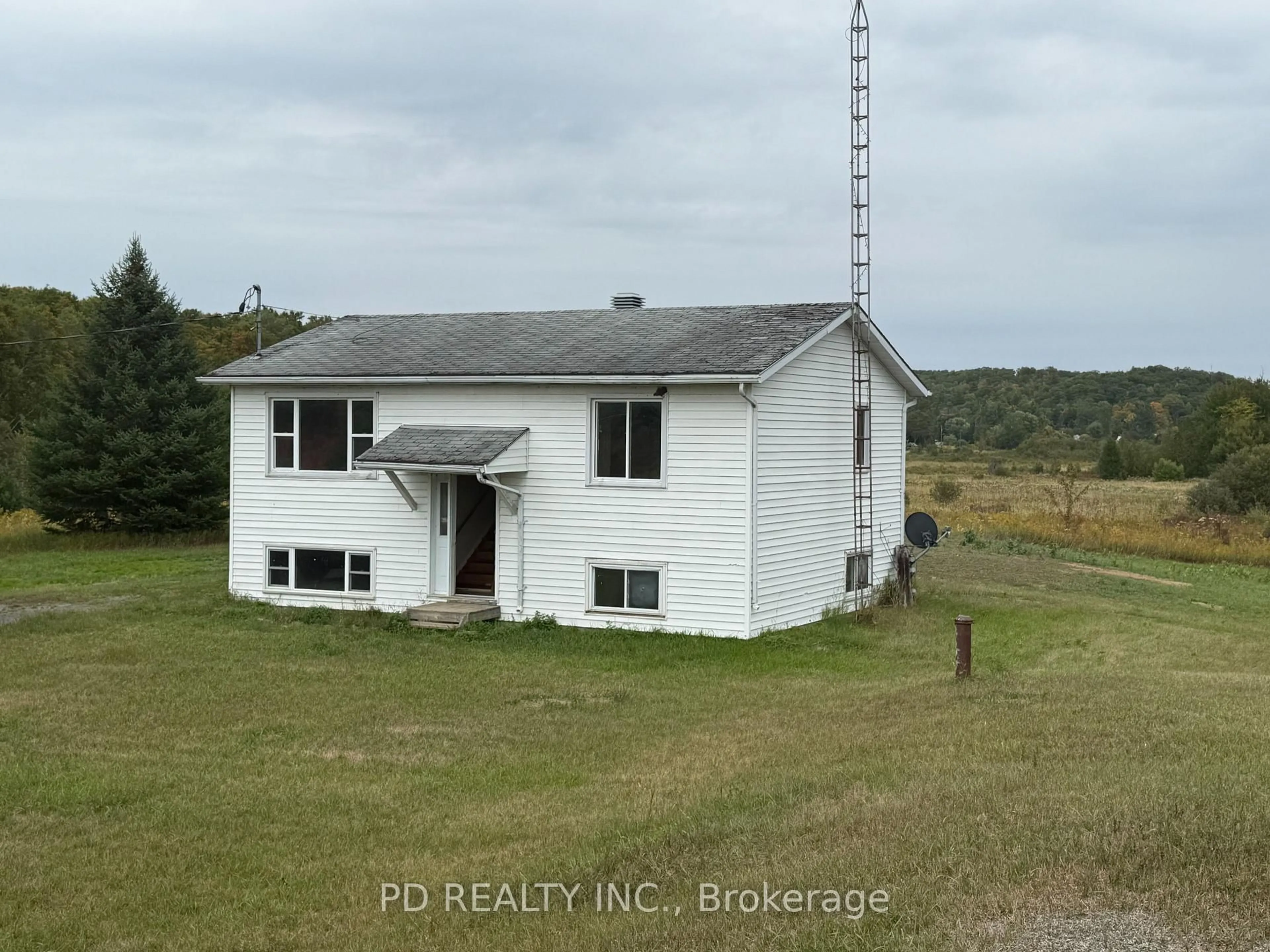 A pic from outside/outdoor area/front of a property/back of a property/a pic from drone, building for 1251 Brock Rd, Mountain Grove Ontario K0H 2E0