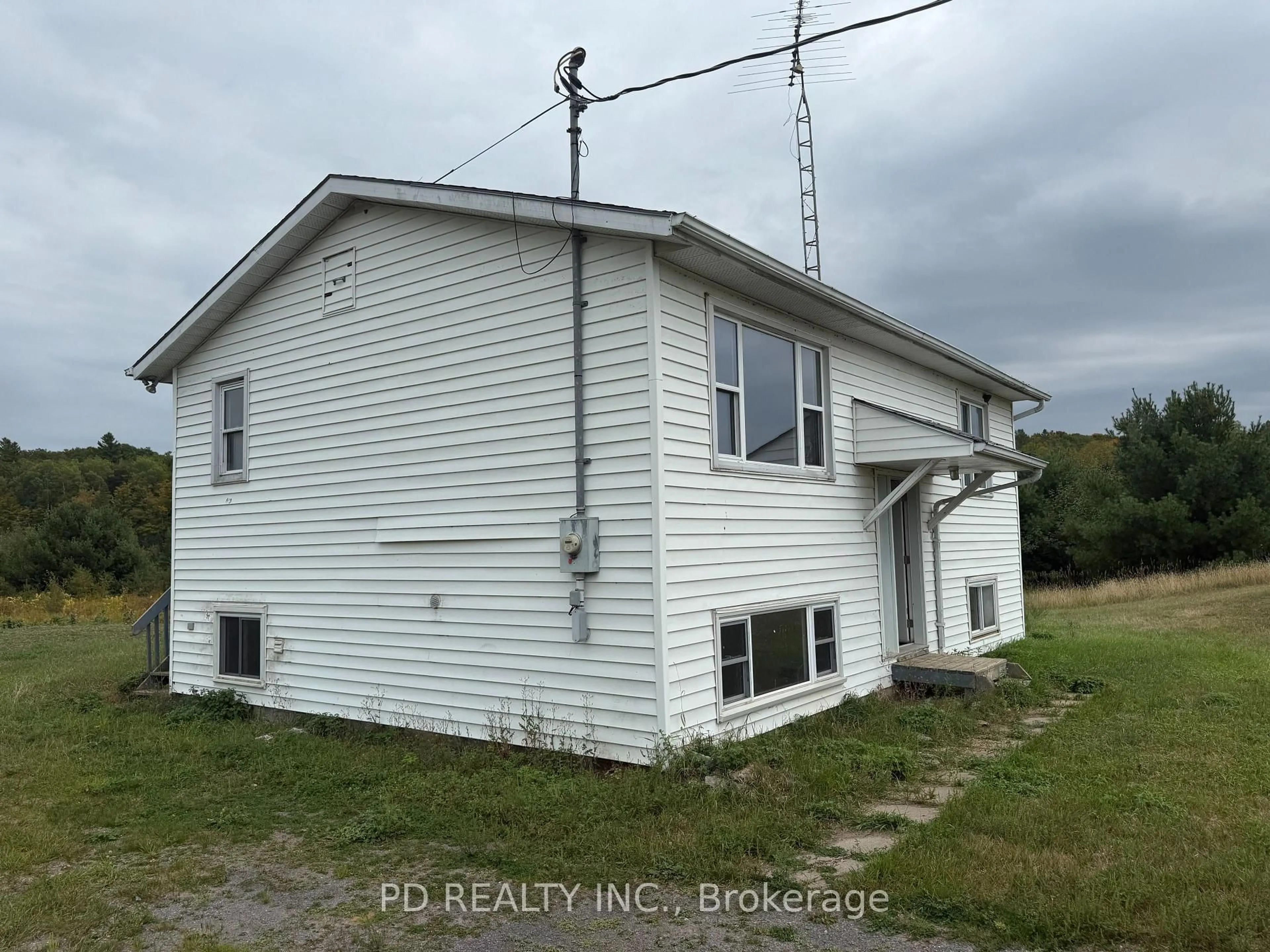 A pic from outside/outdoor area/front of a property/back of a property/a pic from drone, building for 1251 Brock Rd, Mountain Grove Ontario K0H 2E0