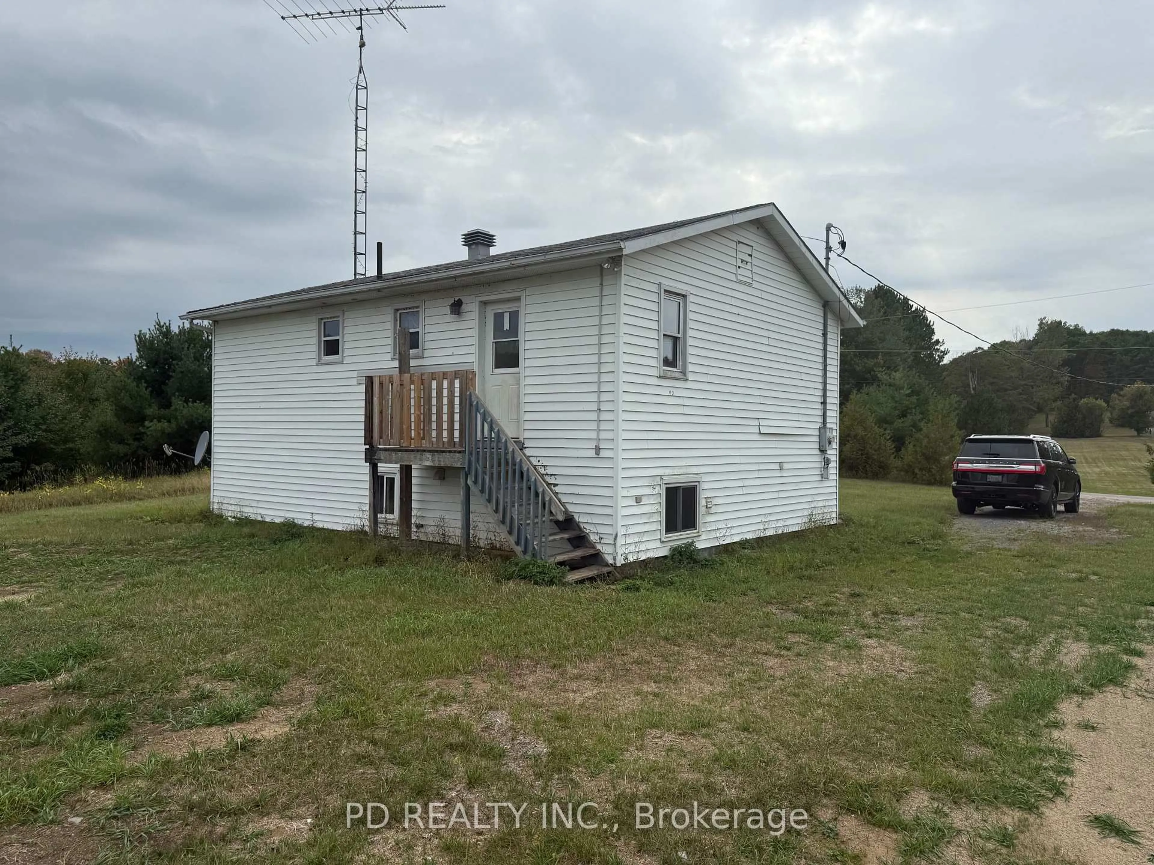 A pic from outside/outdoor area/front of a property/back of a property/a pic from drone, building for 1251 Brock Rd, Mountain Grove Ontario K0H 2E0