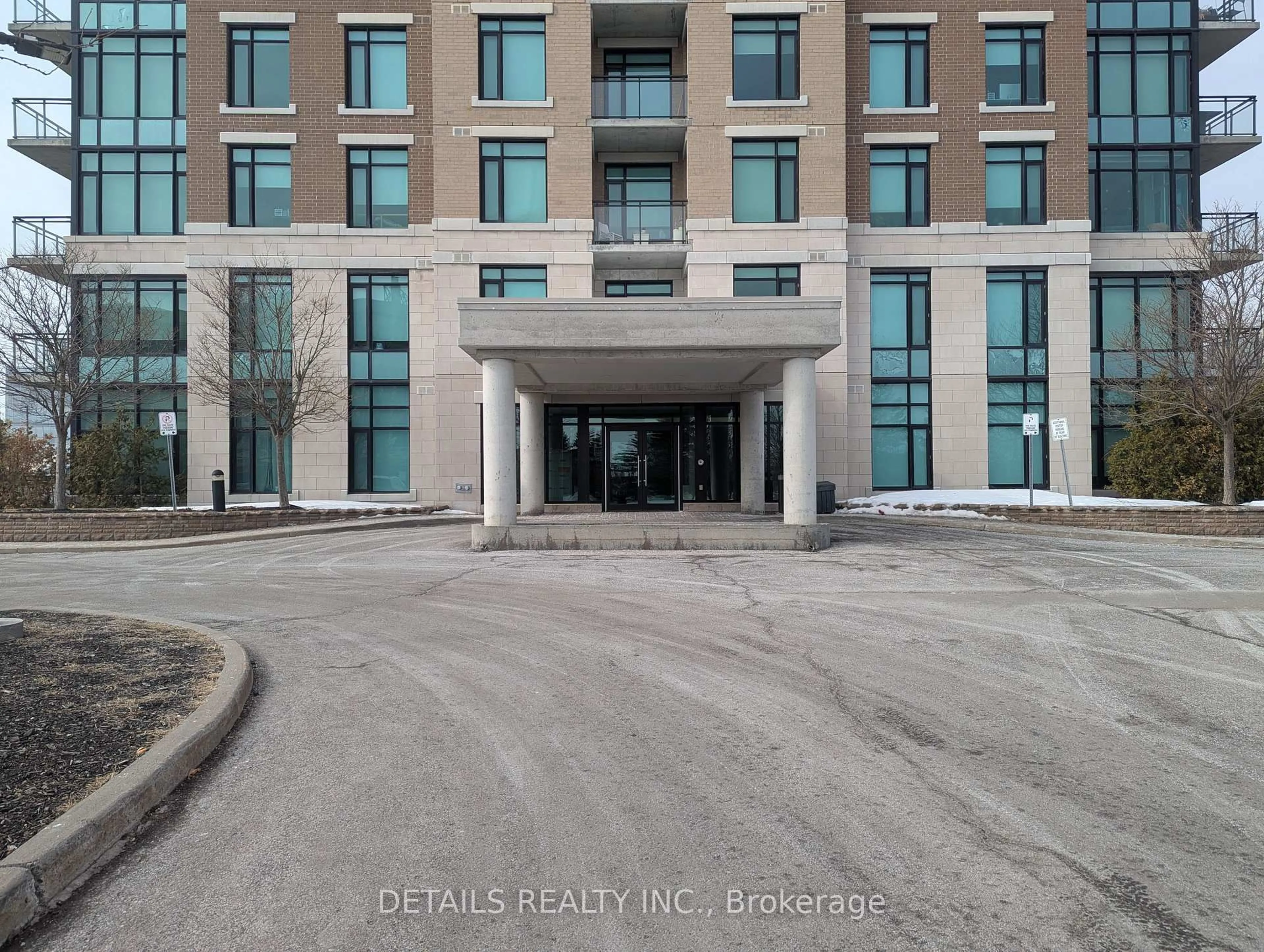 Indoor foyer for 100 Roger Guindon Ave #402, Ottawa Ontario K1G 3Z7