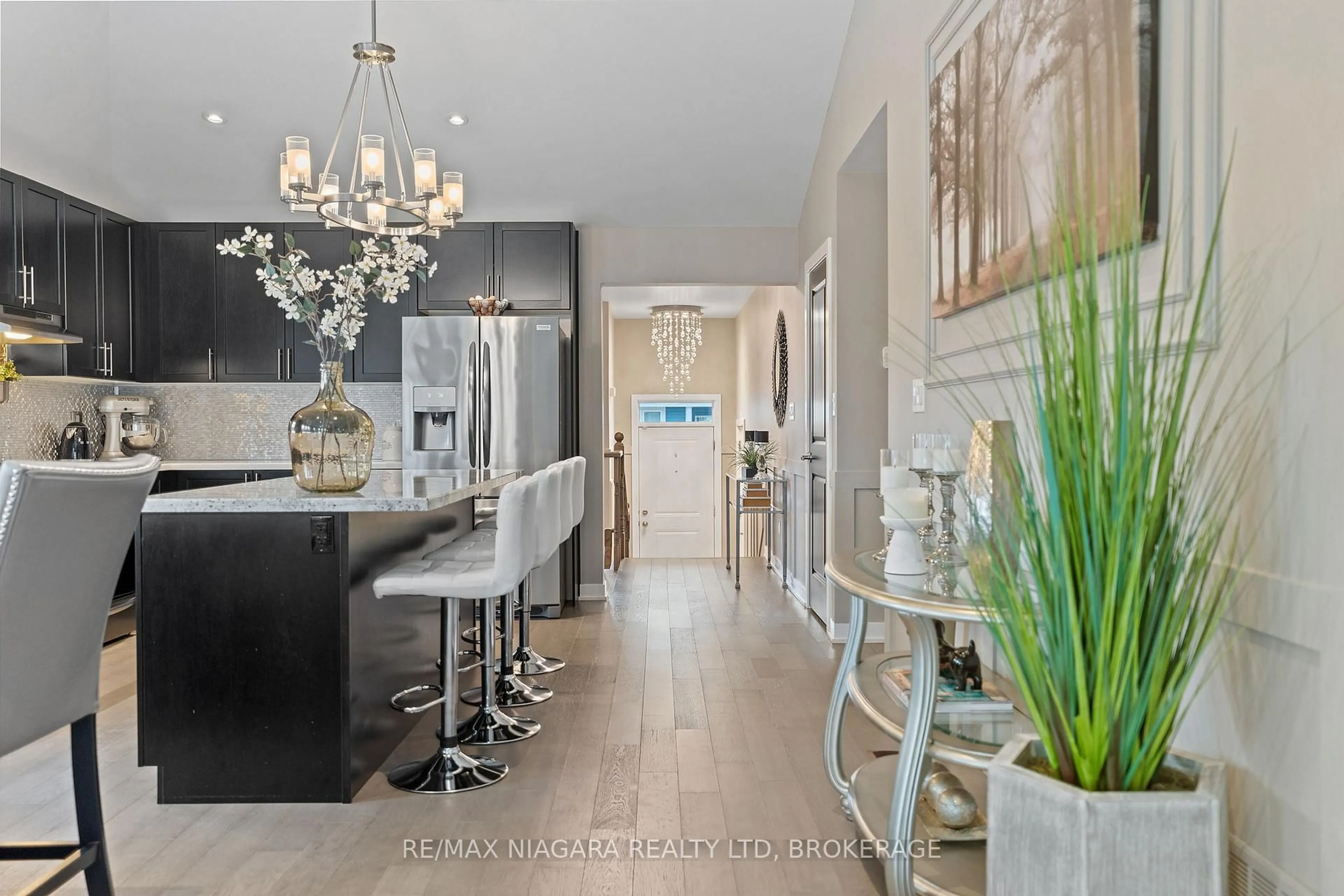 Open concept kitchen, ceramic/tile floor for 3600 Hibbard St, Fort Erie Ontario L0S 1N0