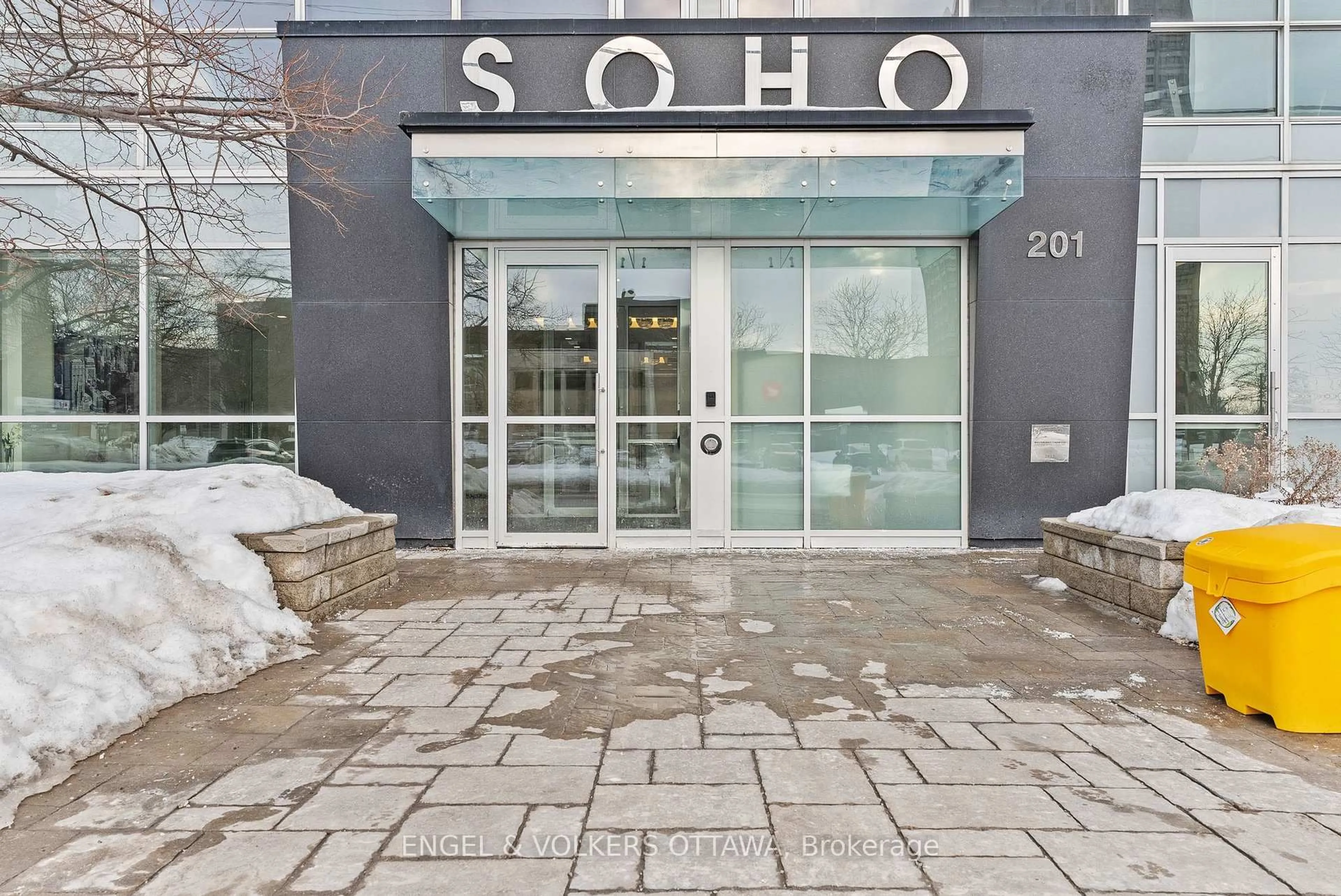 Patio, building for 201 Parkdale Ave #807, Ottawa Ontario K1Y 1E8