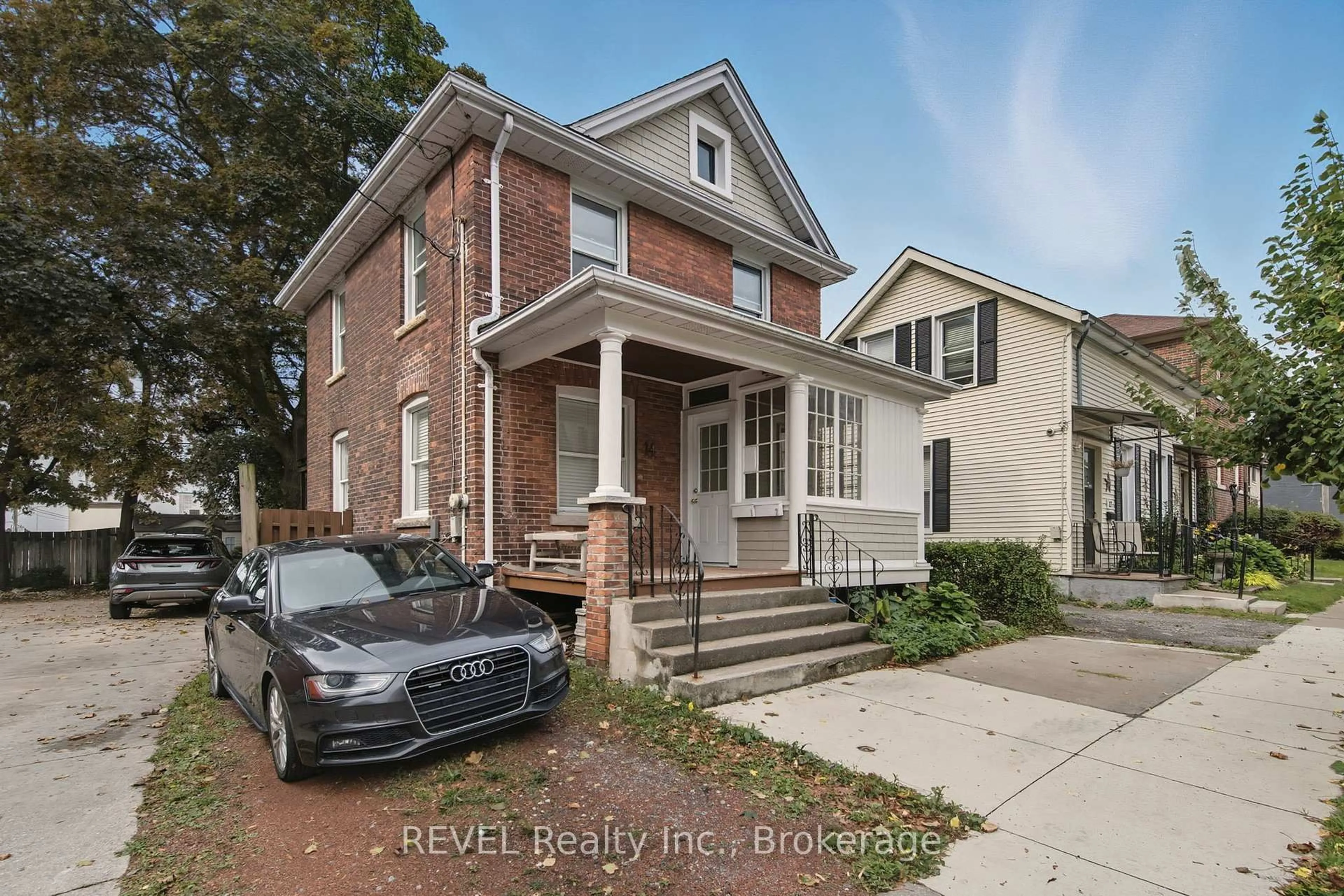 Home with brick exterior material, street for 14 Bond St, St. Catharines Ontario L2R 4Z2