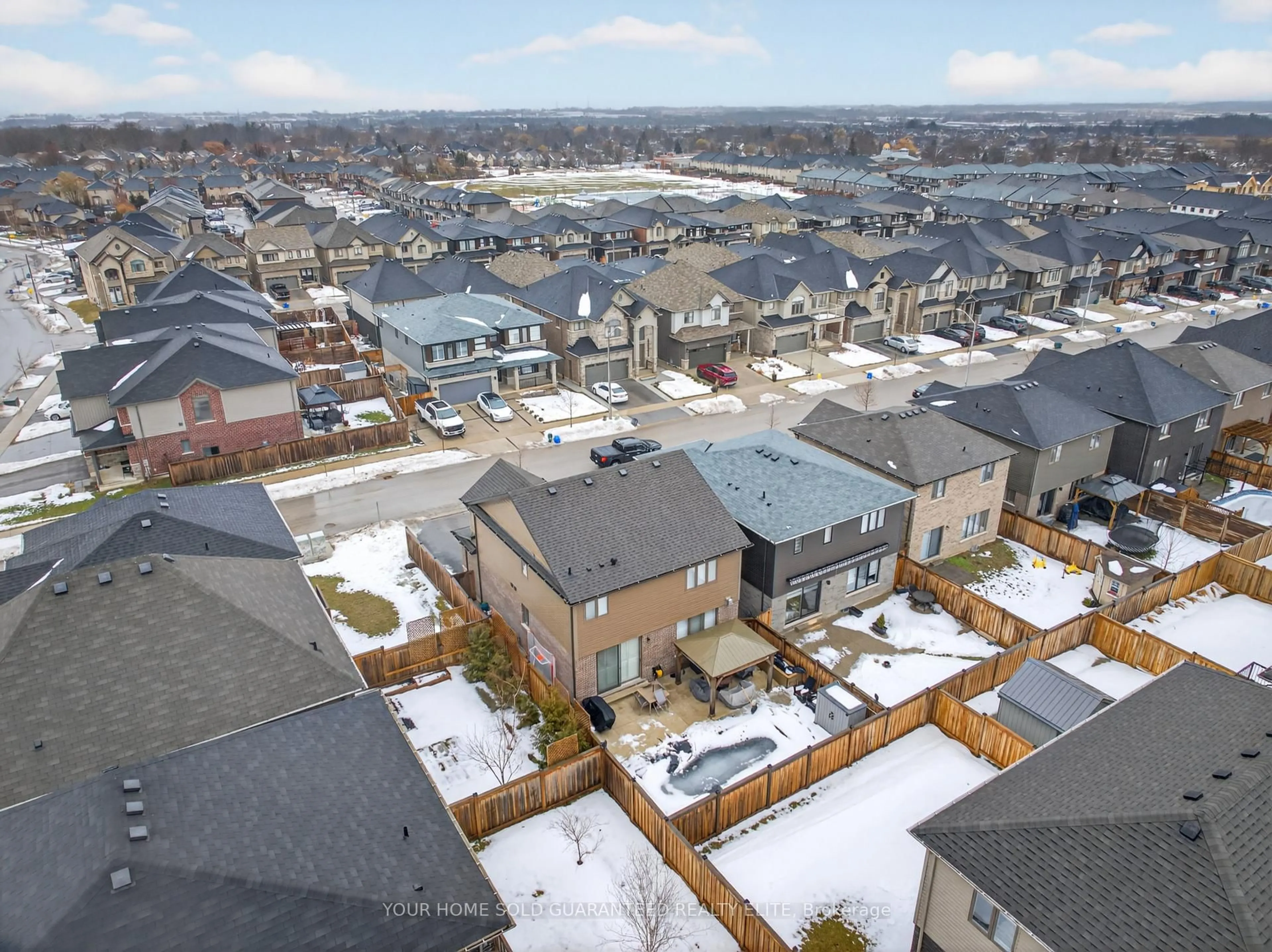 A pic from outside/outdoor area/front of a property/back of a property/a pic from drone, city buildings view from balcony for 4054 Thomas St, Lincoln Ontario L3J 0S5