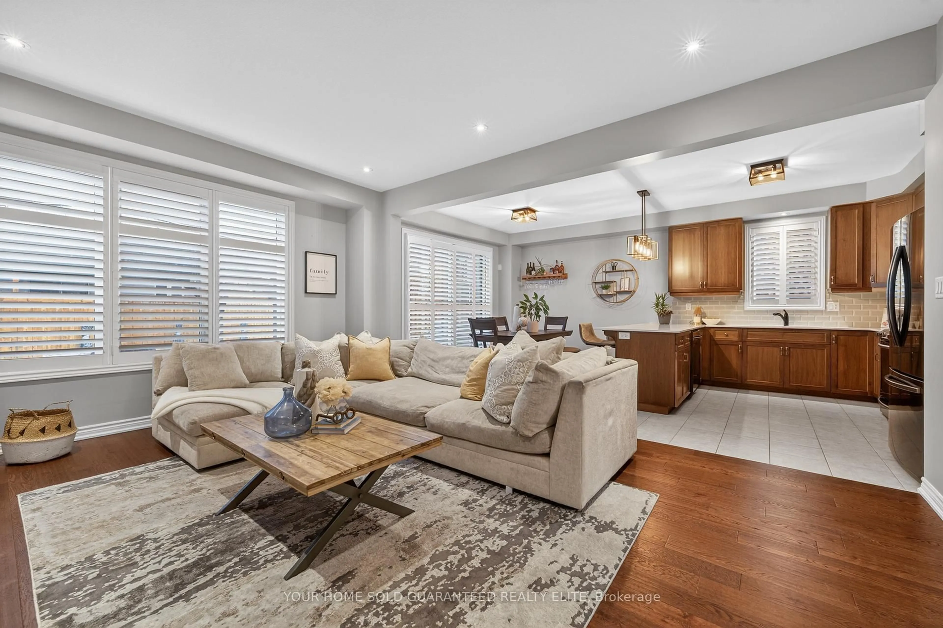 Living room with furniture, unknown for 4054 Thomas St, Lincoln Ontario L3J 0S5