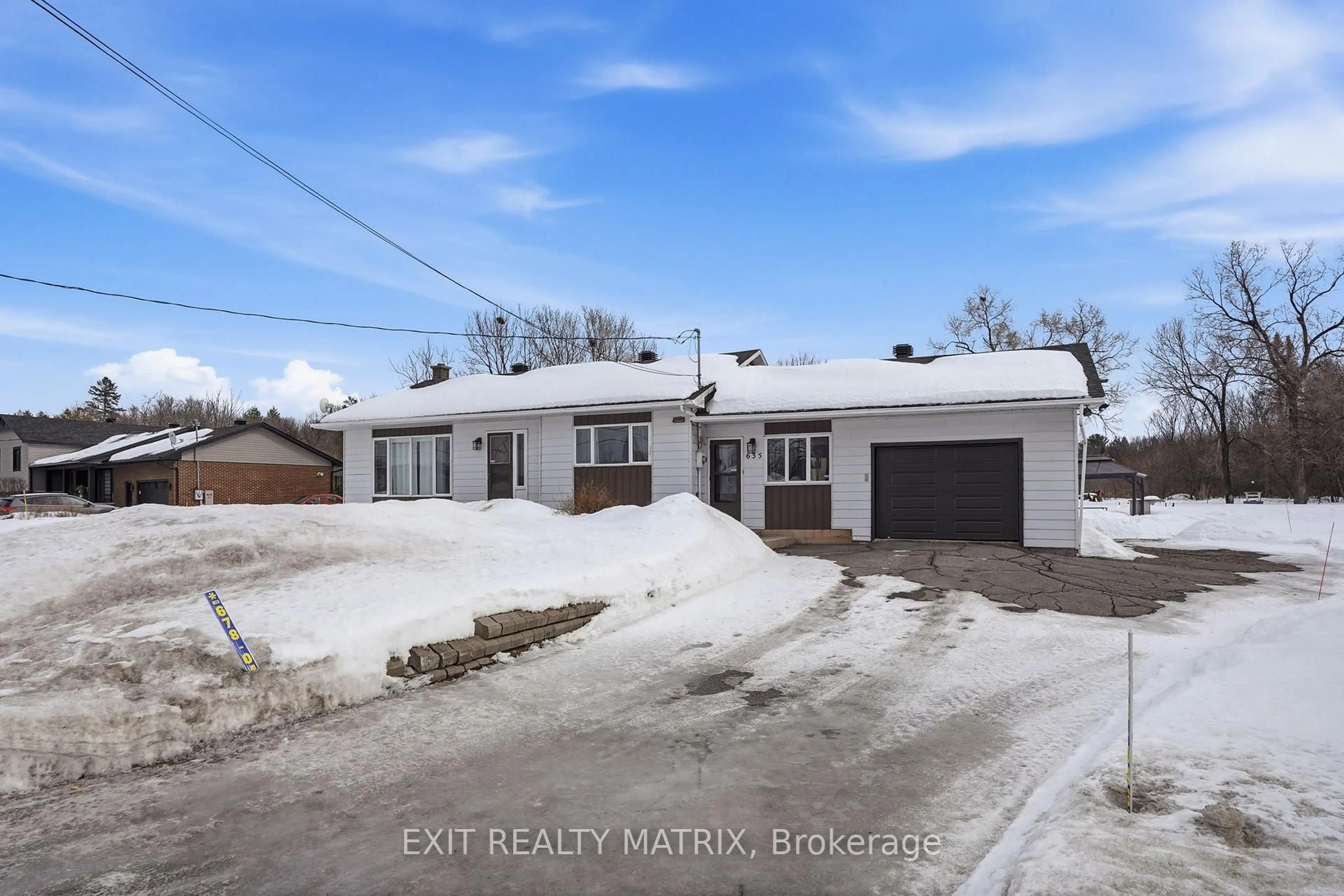 A pic from outside/outdoor area/front of a property/back of a property/a pic from drone, street for 635 Front Rd, Champlain Ontario K0B 1K0