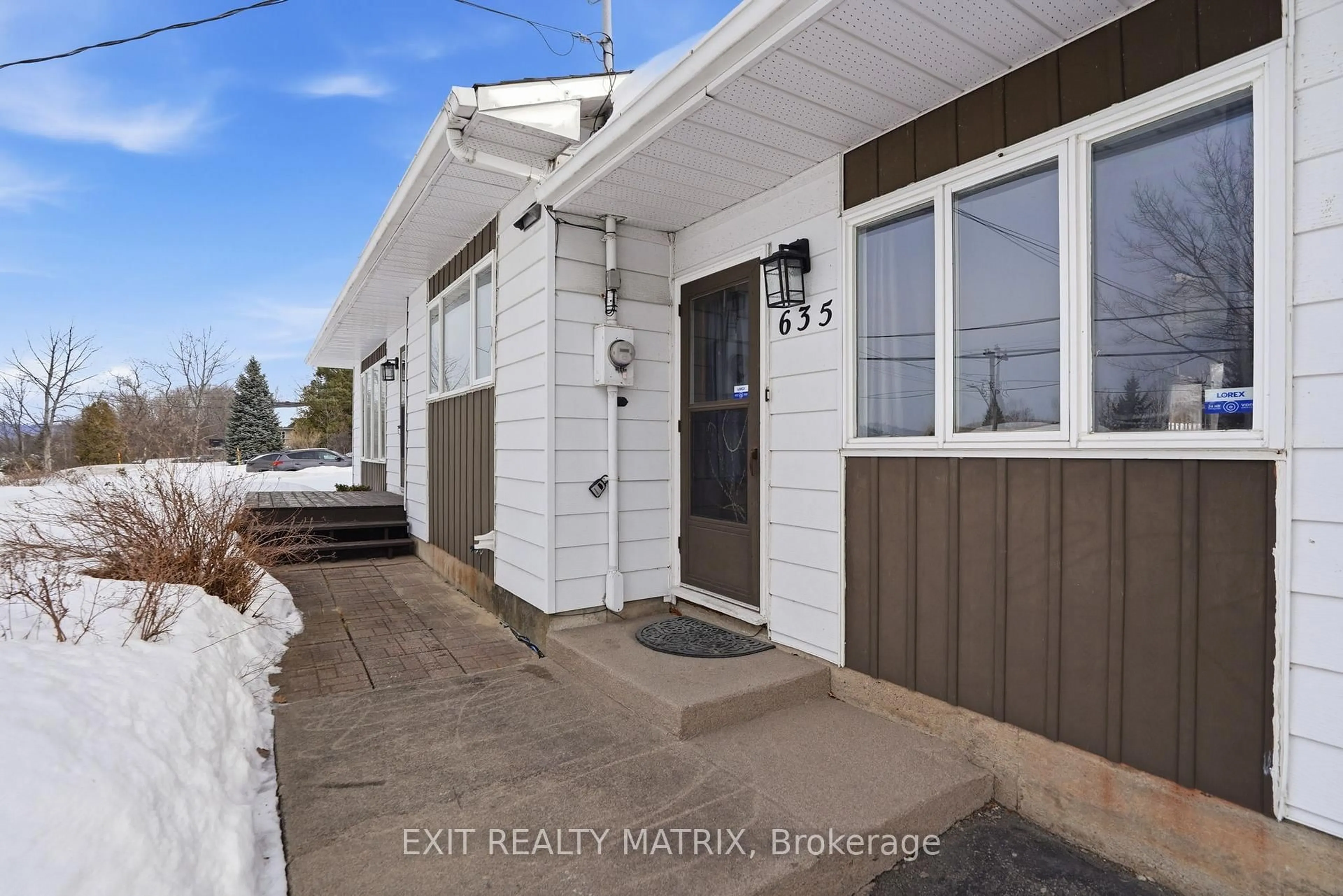 Indoor entryway for 635 Front Rd, Champlain Ontario K0B 1K0