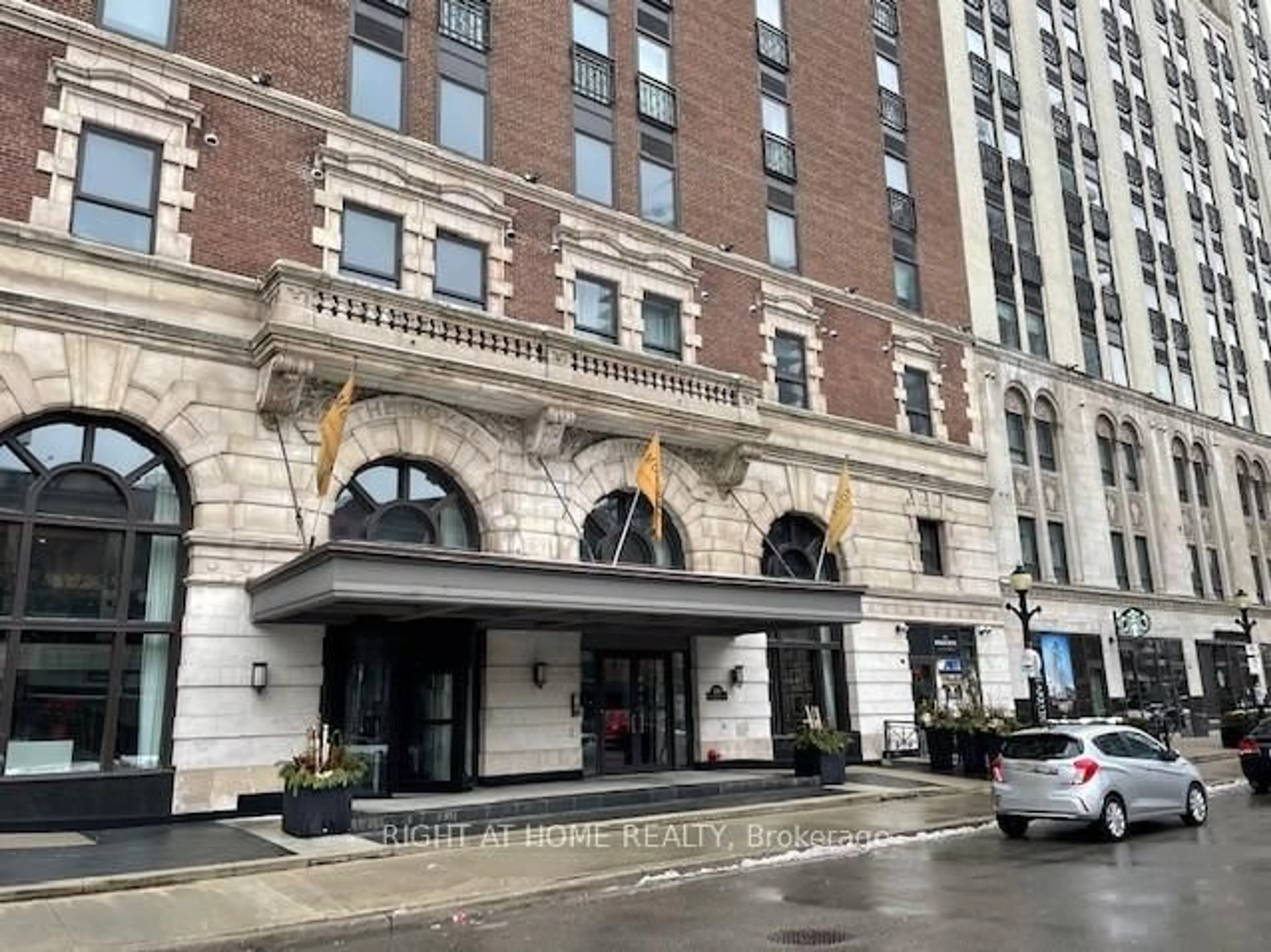 Lobby for 118 King St #1015, Hamilton Ontario L8N 0A9