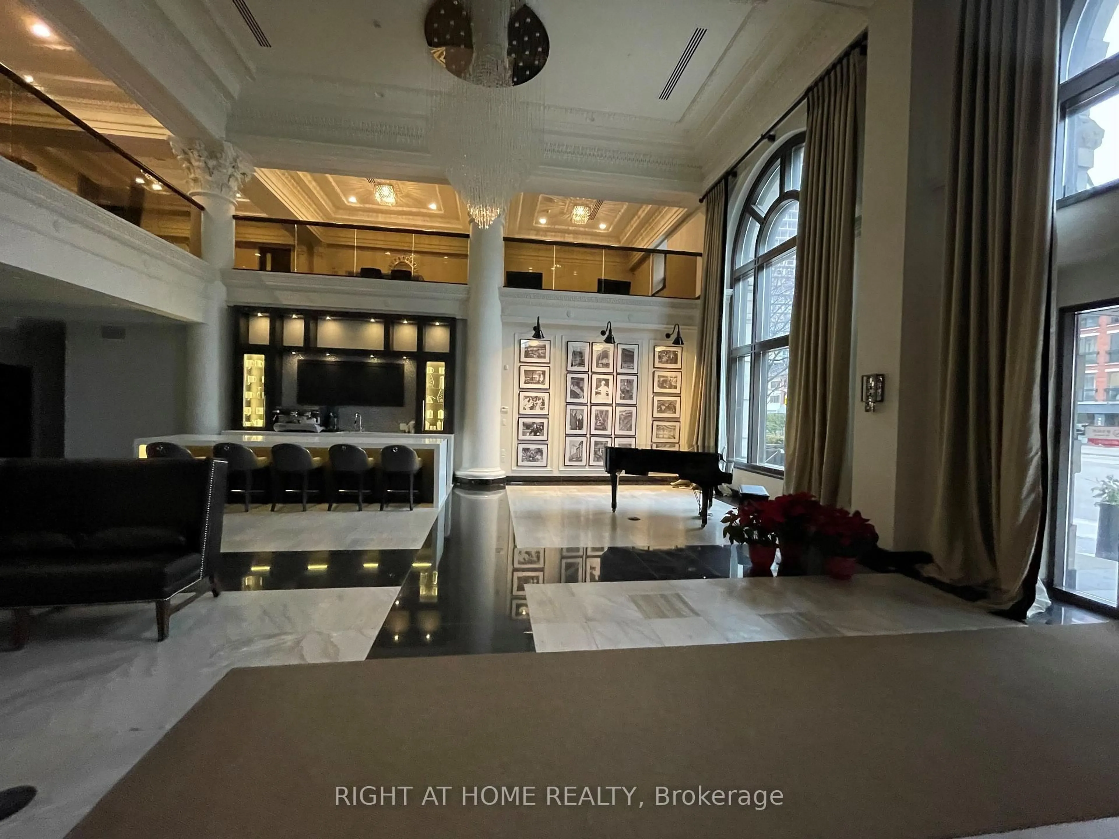 Lobby for 118 King St #1015, Hamilton Ontario L8N 0A9