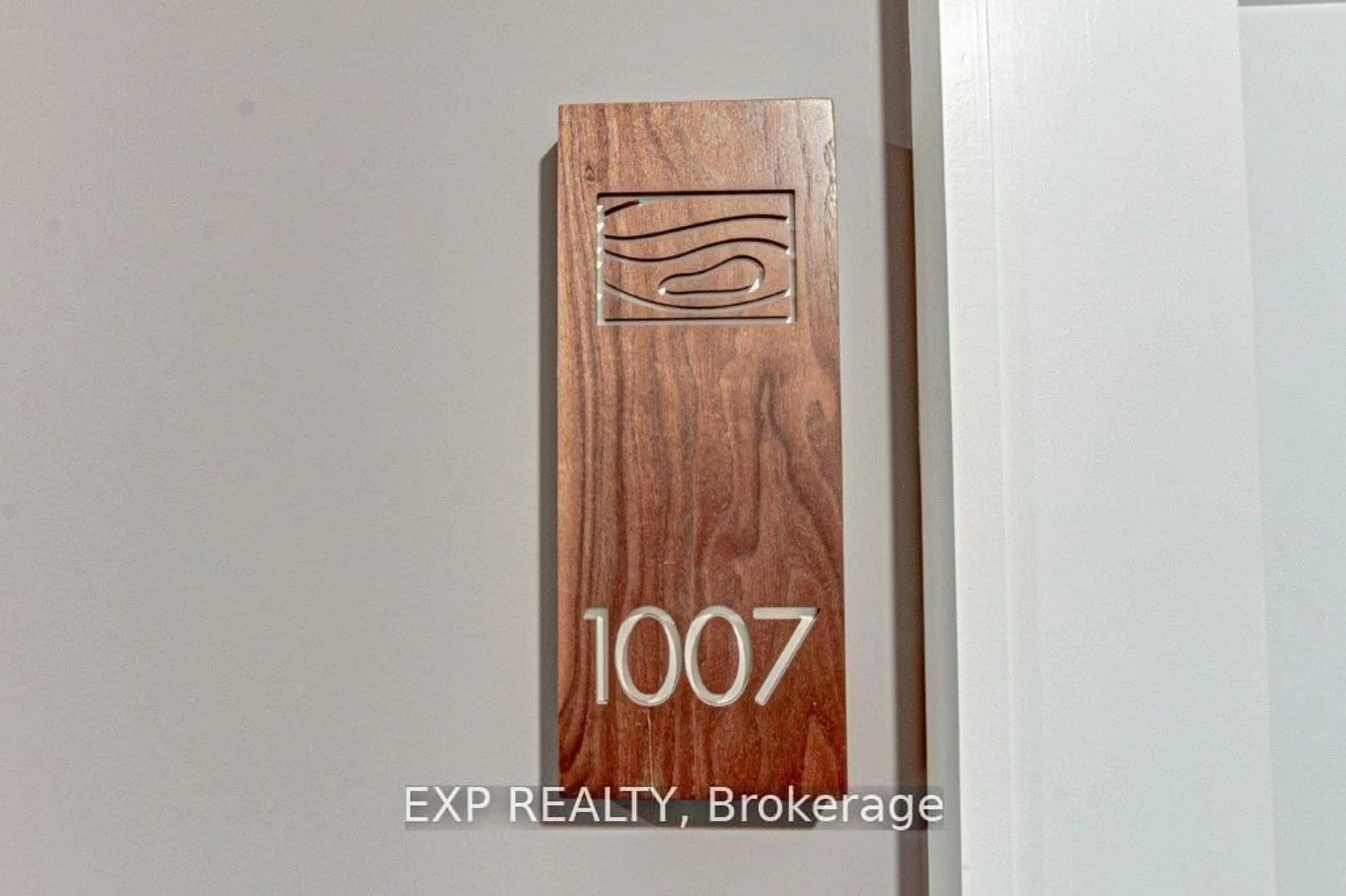 Indoor entryway for 460 Callaway Rd #1007, London North Ontario N6G 0Z2