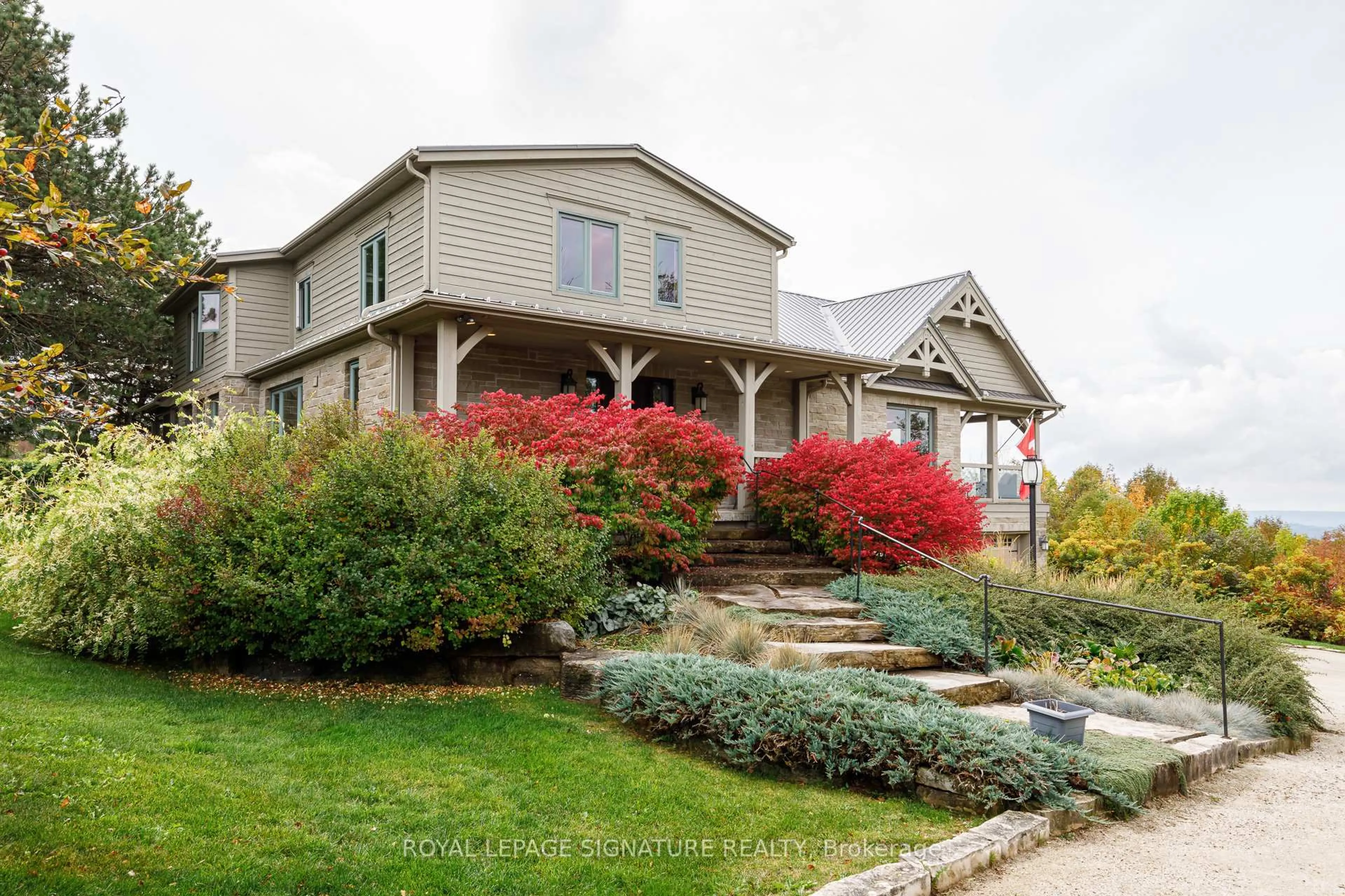 Home with vinyl exterior material, unknown for 608450 12th Sdrd, Blue Mountains Ontario N0H 2E0