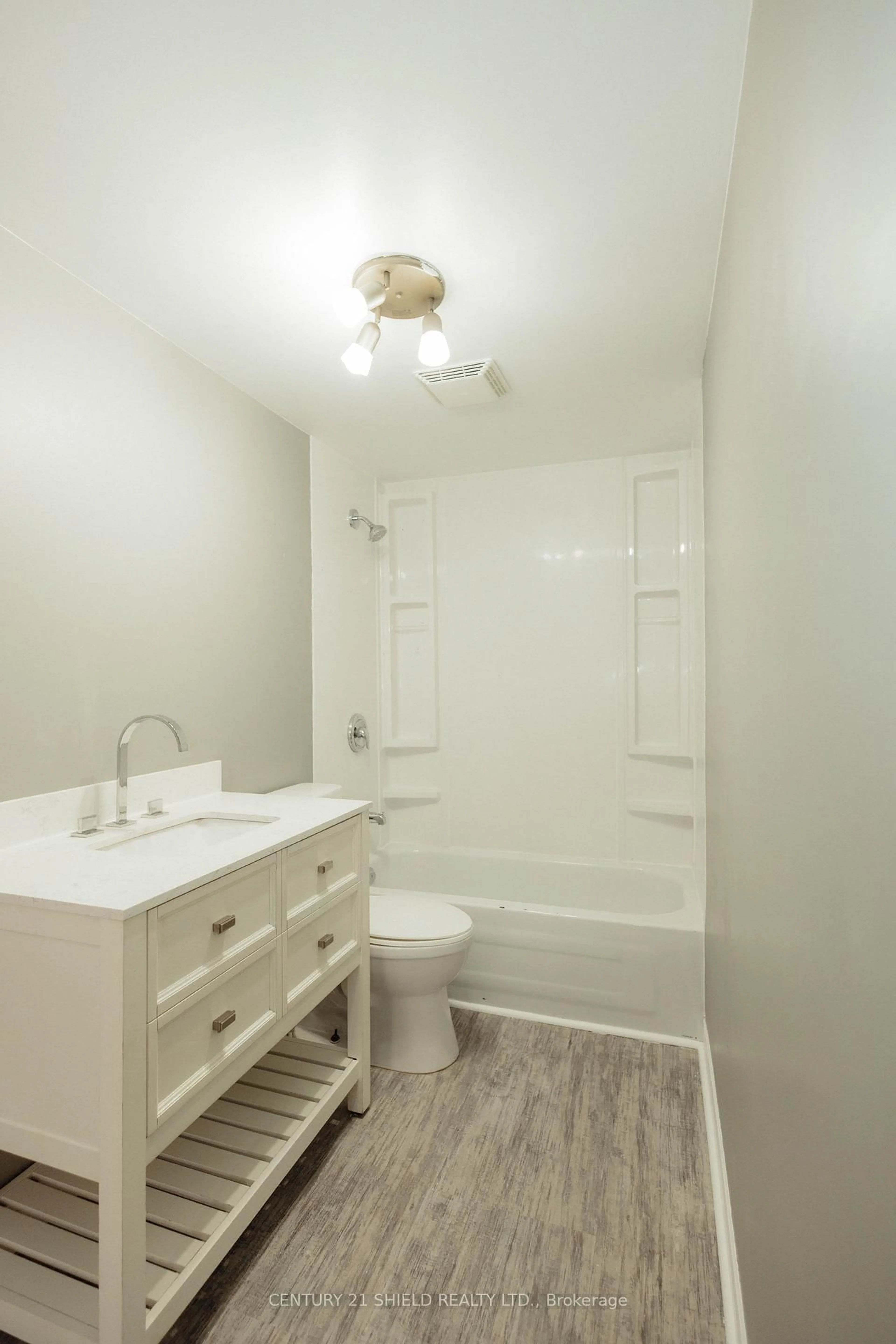 Standard bathroom, unknown for 99 Lefebvre Ave, Cornwall Ontario K6H 5G6