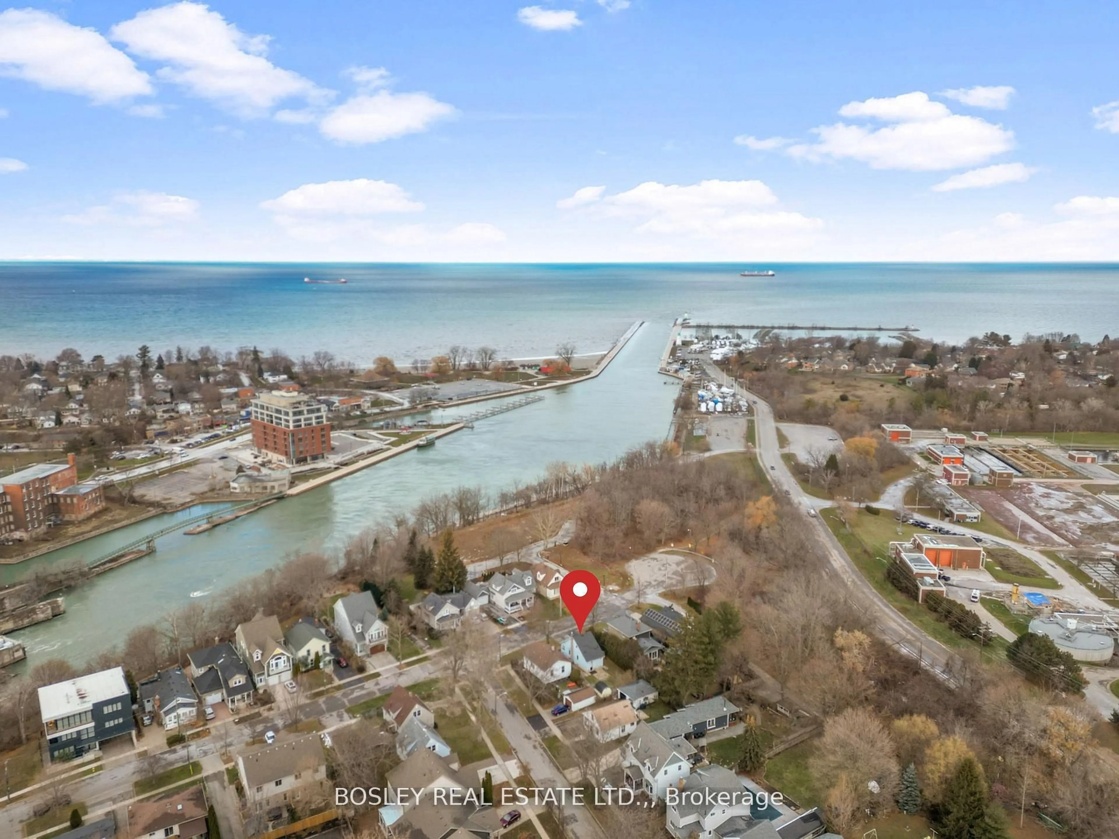 A pic from outside/outdoor area/front of a property/back of a property/a pic from drone, water/lake/river/ocean view for 18 Michigan Ave, St. Catharines Ontario L2N 4G8