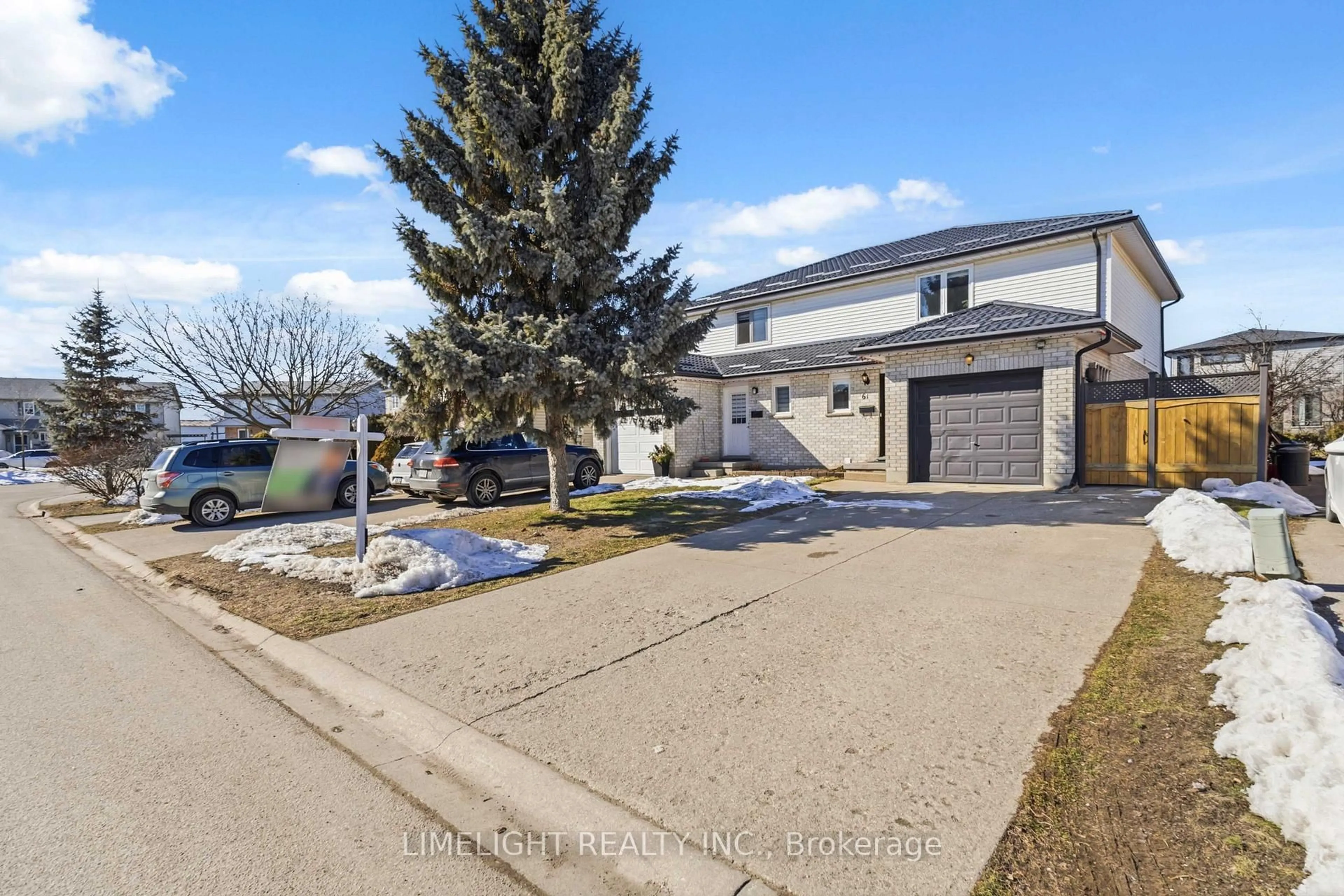 A pic from outside/outdoor area/front of a property/back of a property/a pic from drone, street for 61 Julia Crt, London East Ontario N5V 4X1